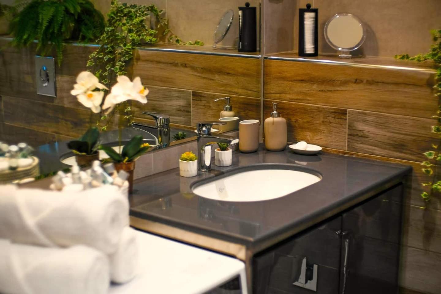 You Will This New Modern & Spacious Apt!