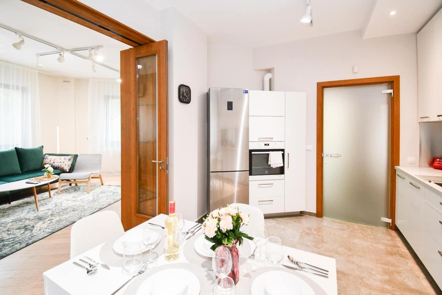 You Will This New Modern & Spacious Apt!