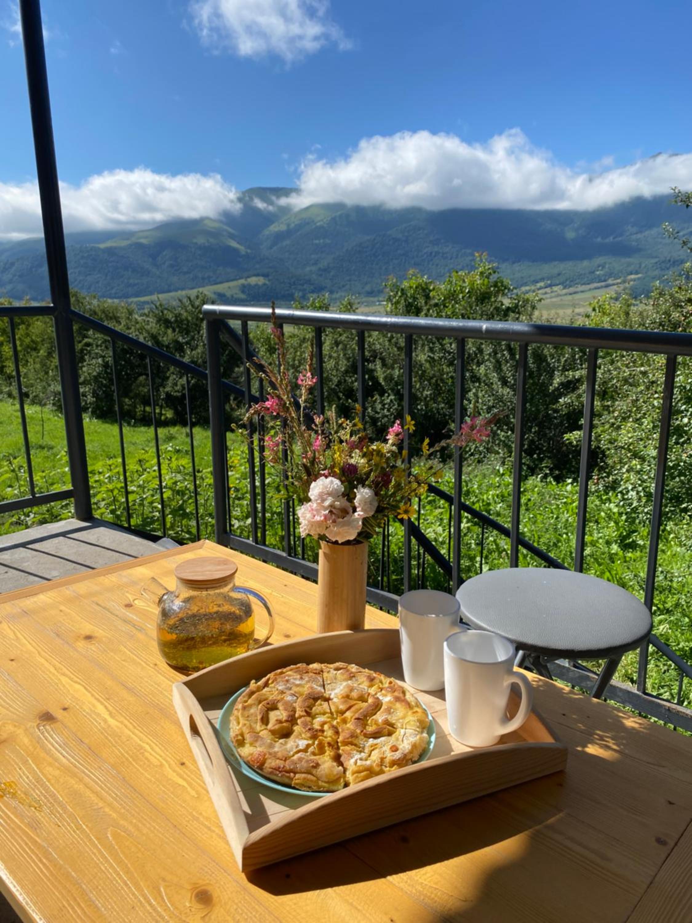Dez Guest House with Mountain View