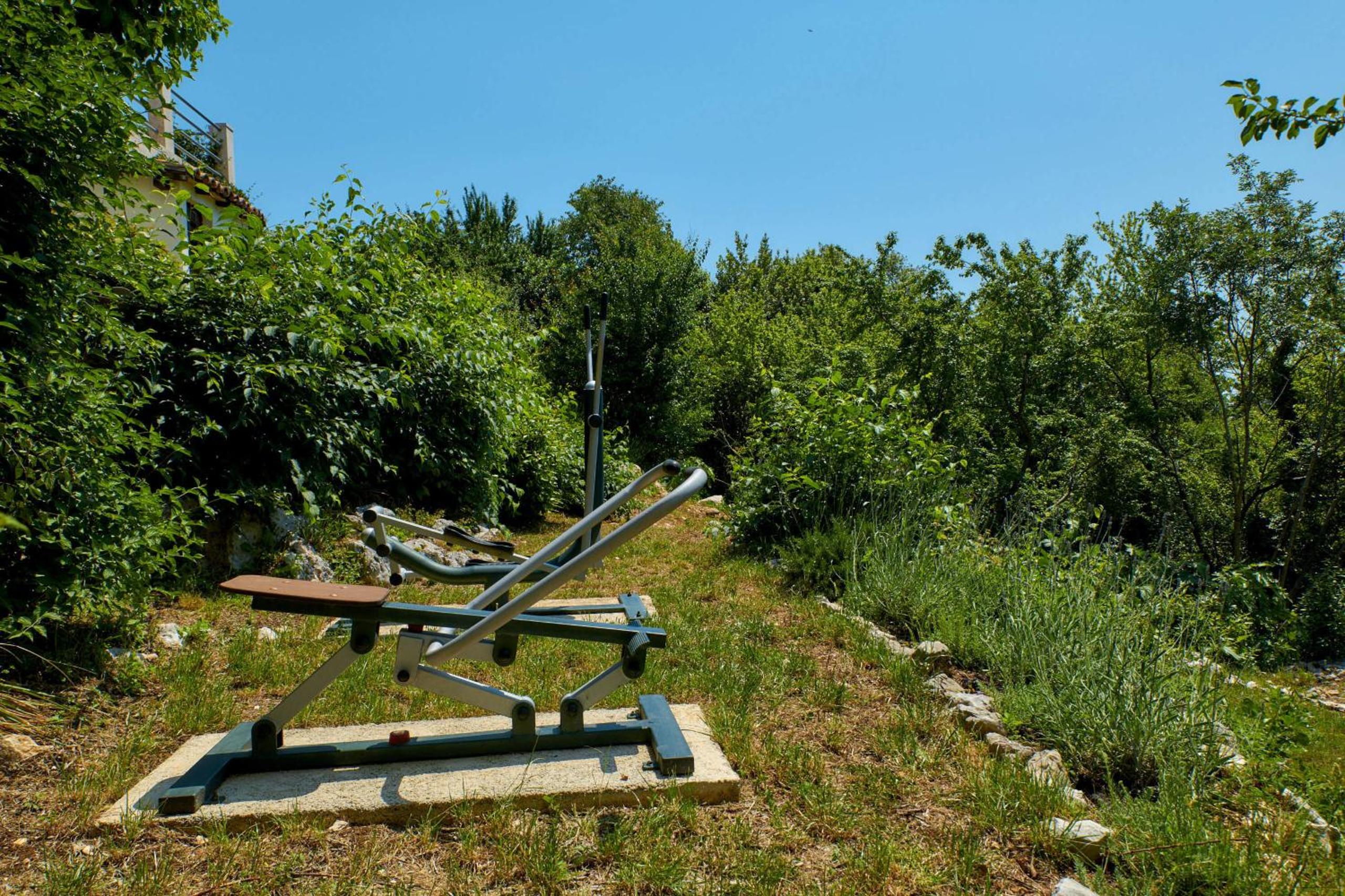 Photo 8
