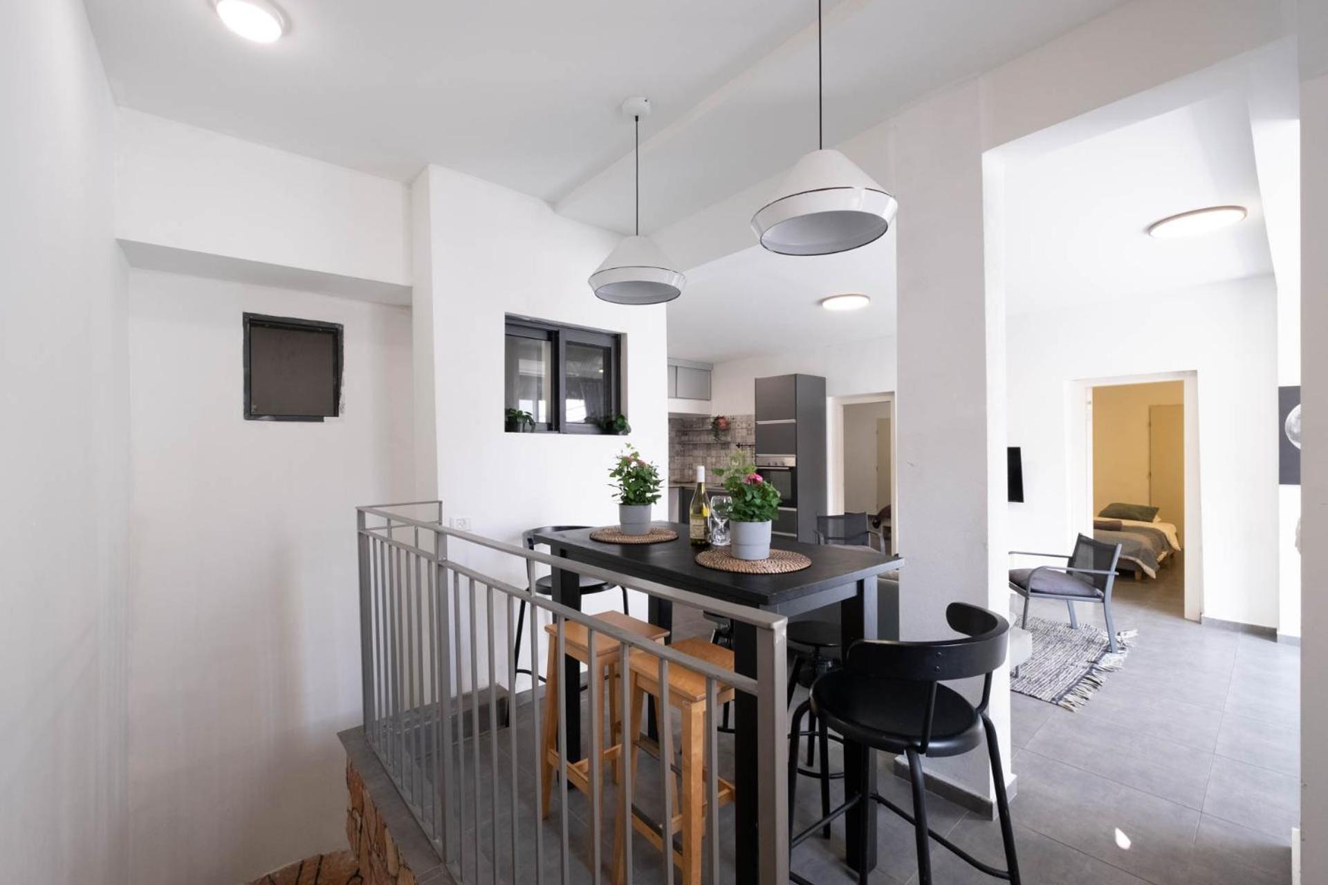 Yishcon Luxury Apartment By Nimizz view 3