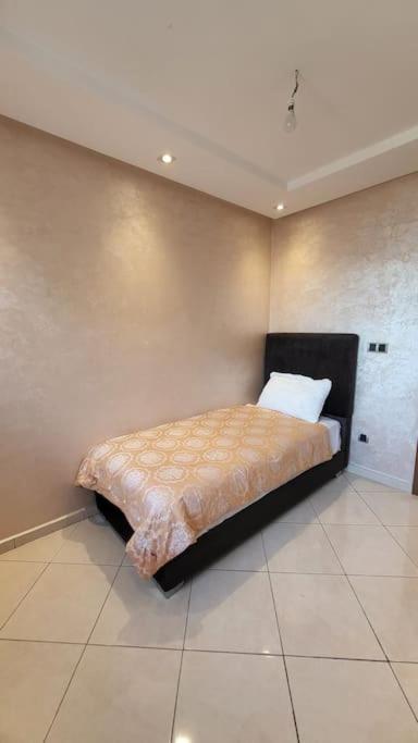 Charming 2 Bedrooms, Between Airport and Beach, Quiet area, Free zone view 3