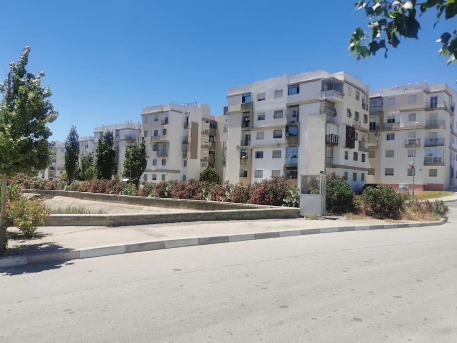 Charming 2 Bedrooms, Between Airport and Beach, Quiet area, Free zone view 4