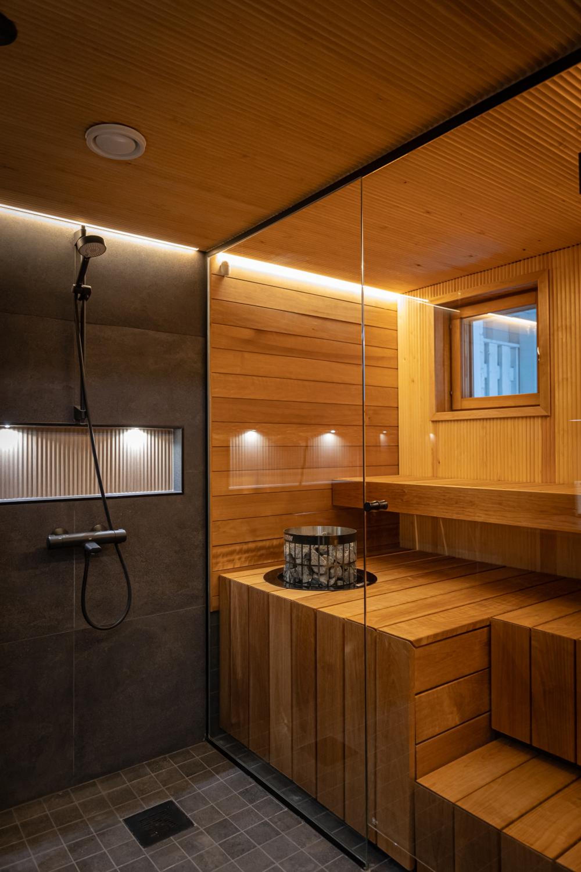 Aurora Chalet with Sauna by Booklapland