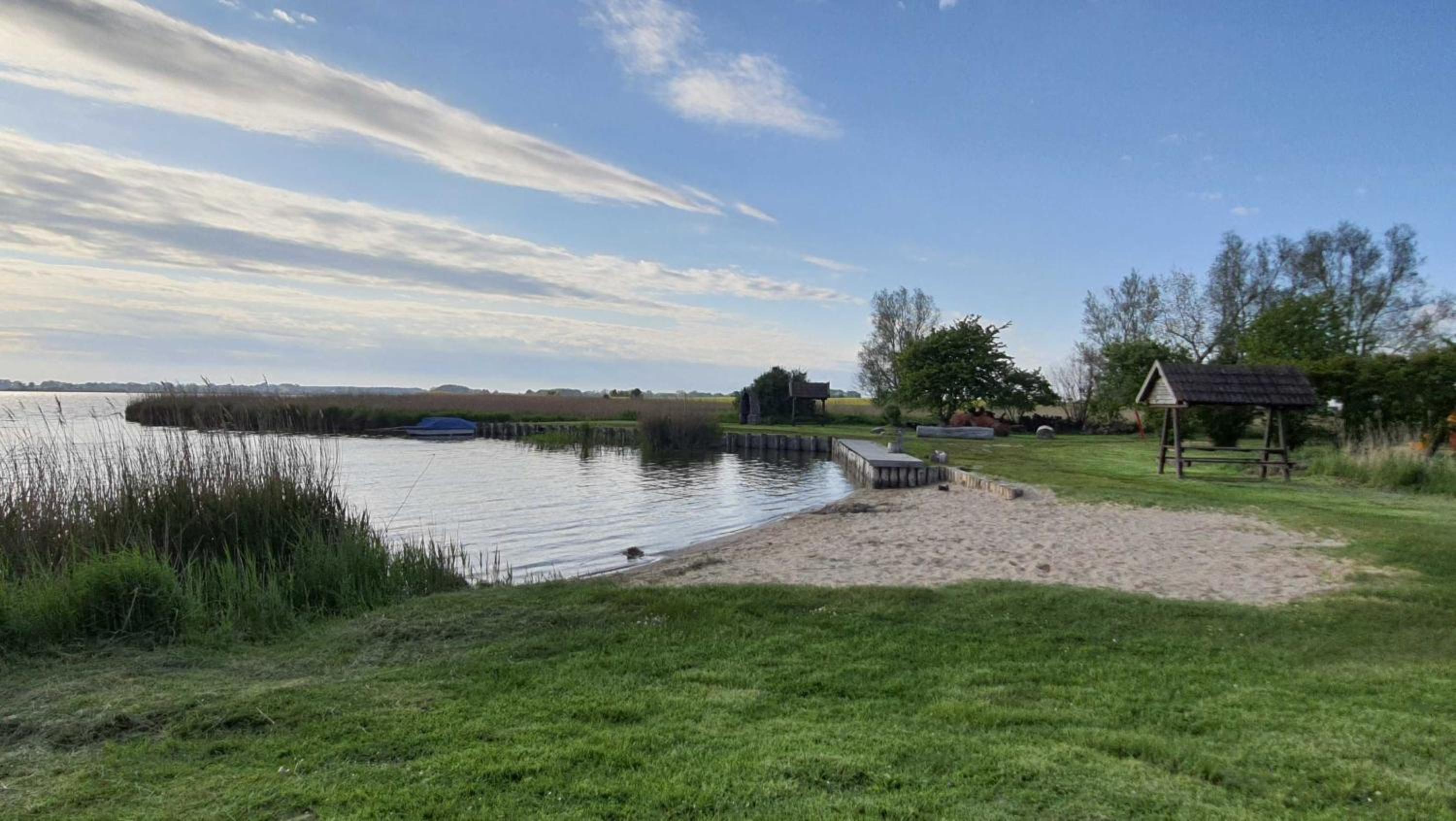 5 Sterne Ferienwohnung Dewichow mit Wasserblick & WLAN