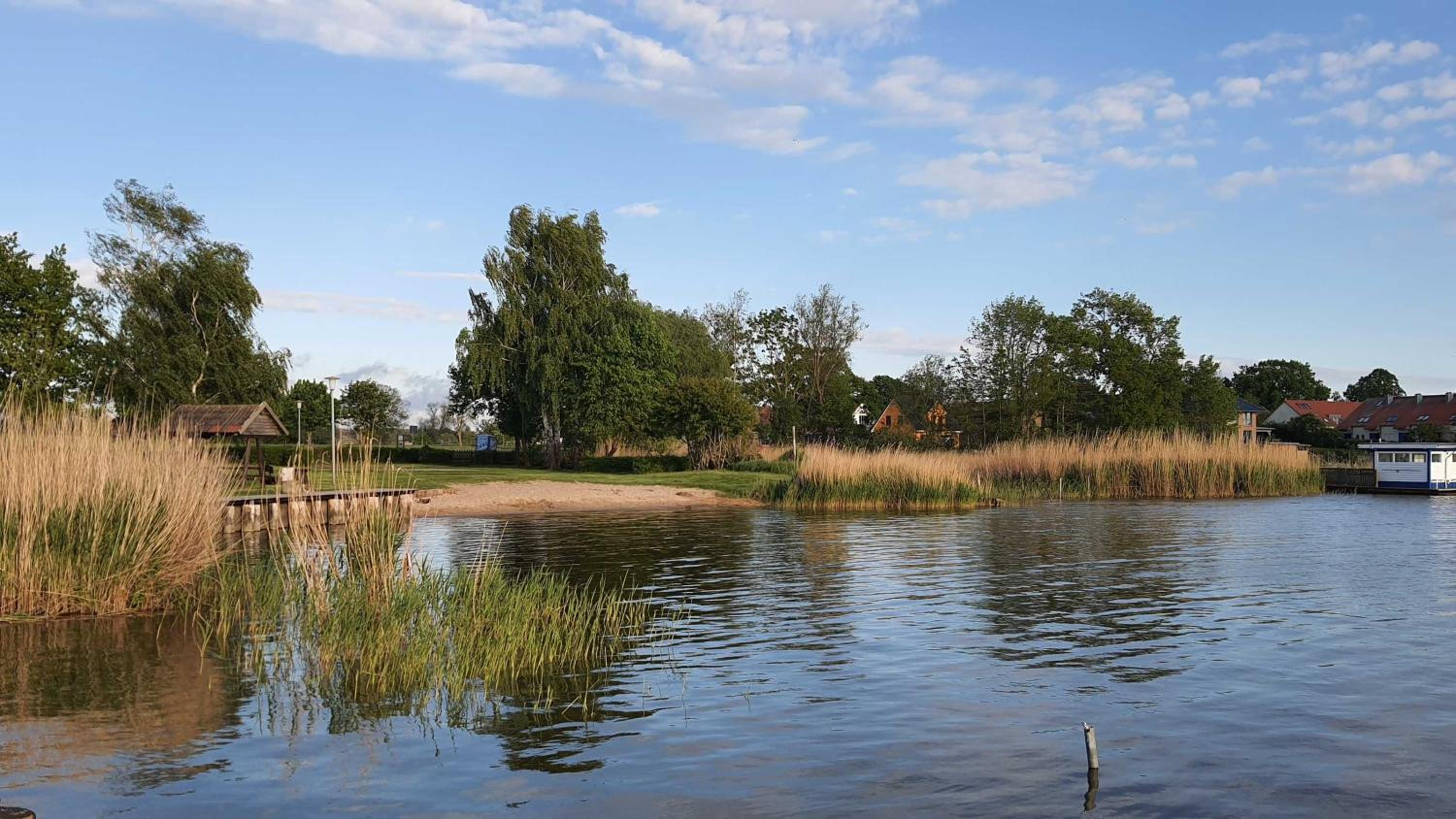 5 Sterne Ferienwohnung Dewichow mit Wasserblick & WLAN