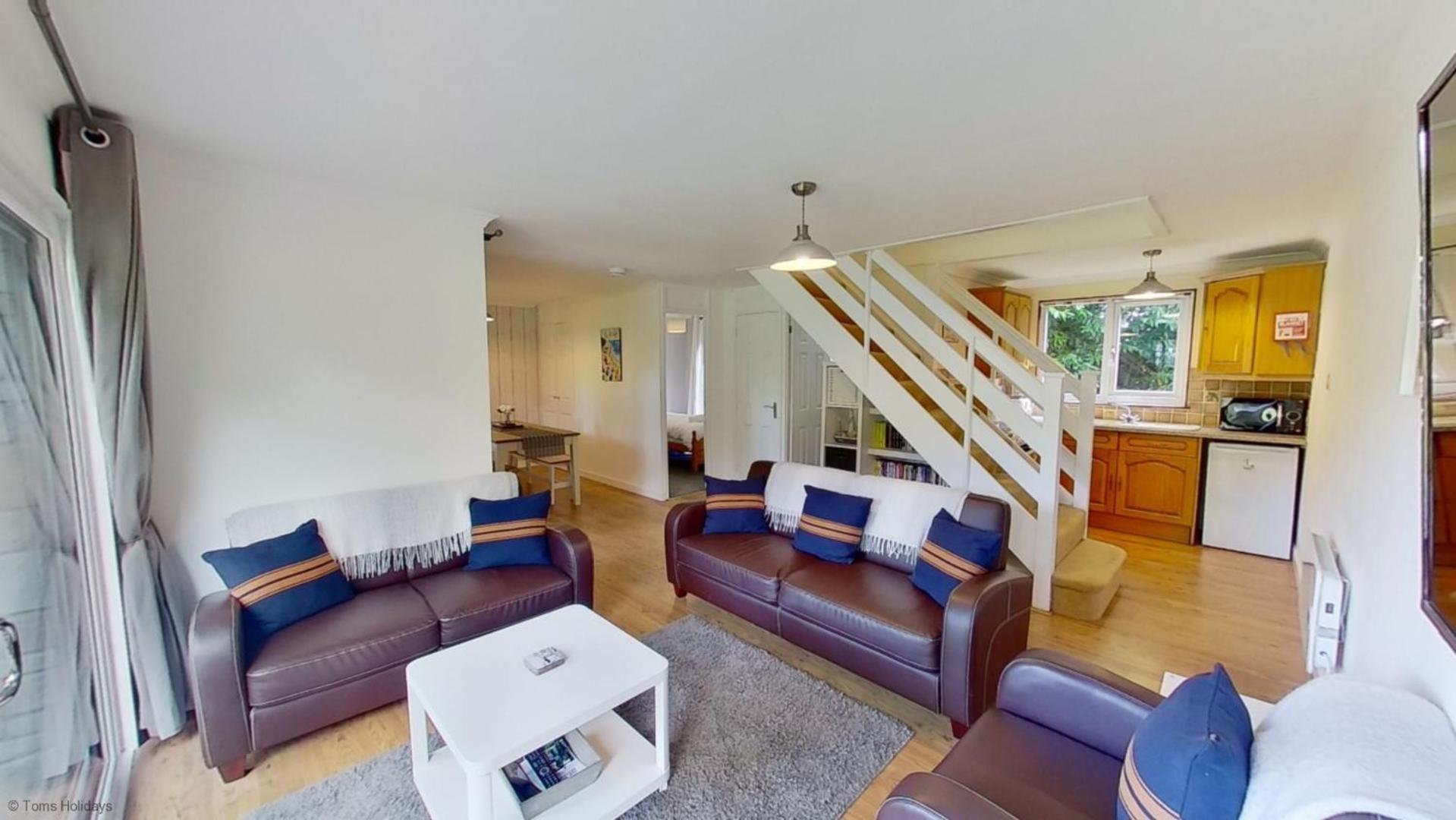 88 Strawberry Hill, Tolroy Manor view 2