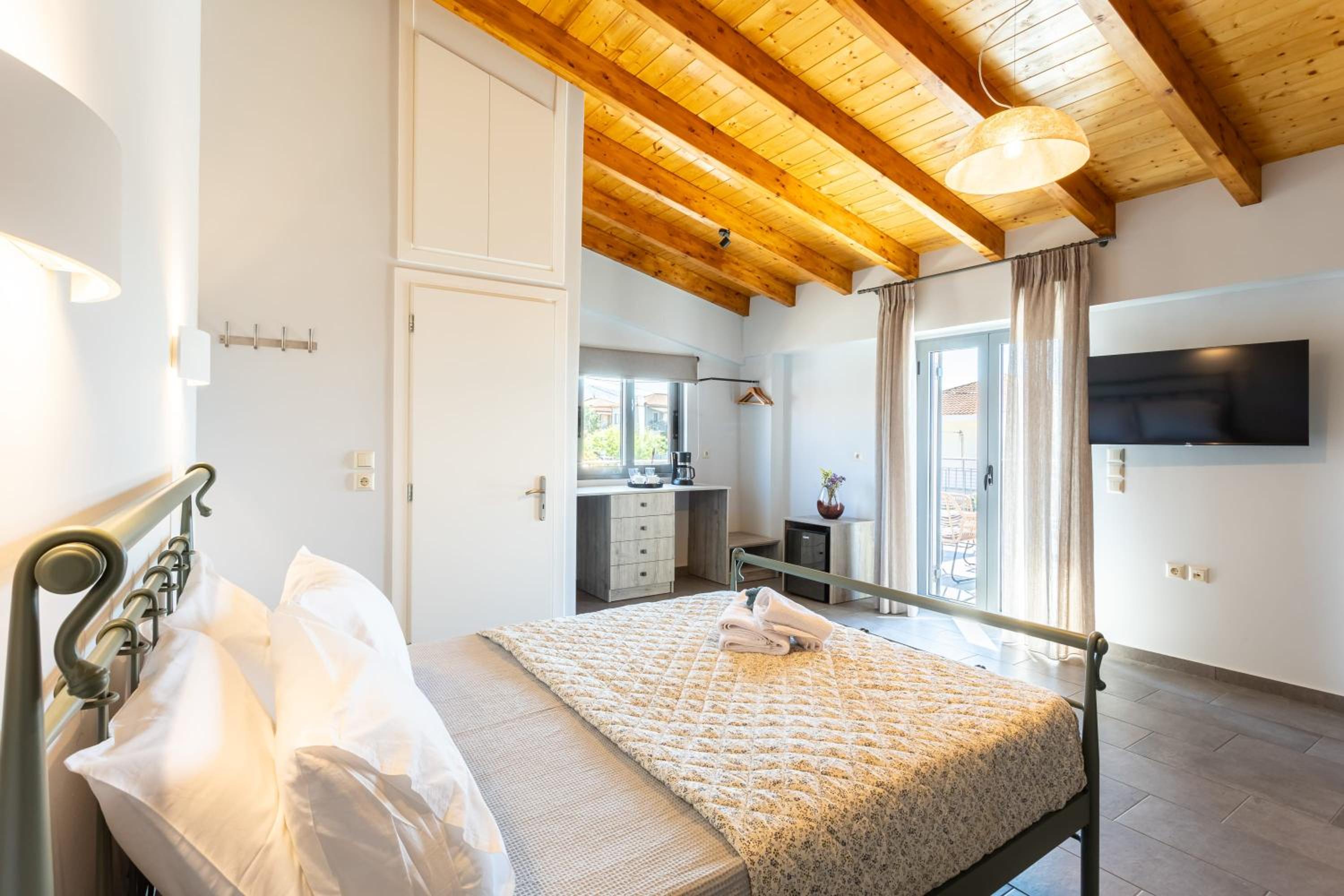 Petrino Serene Nests - Bright Getaways