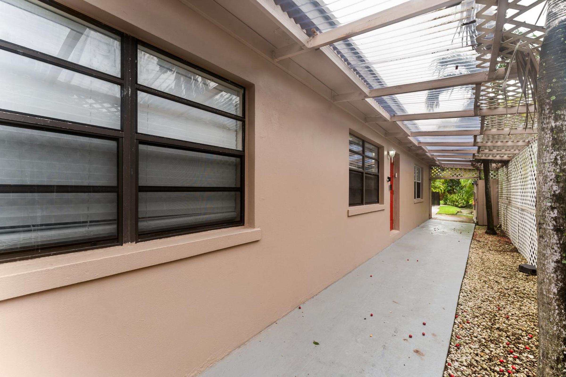 Spacious 5BR Home with Pool, Near Downtown & Beach view 4