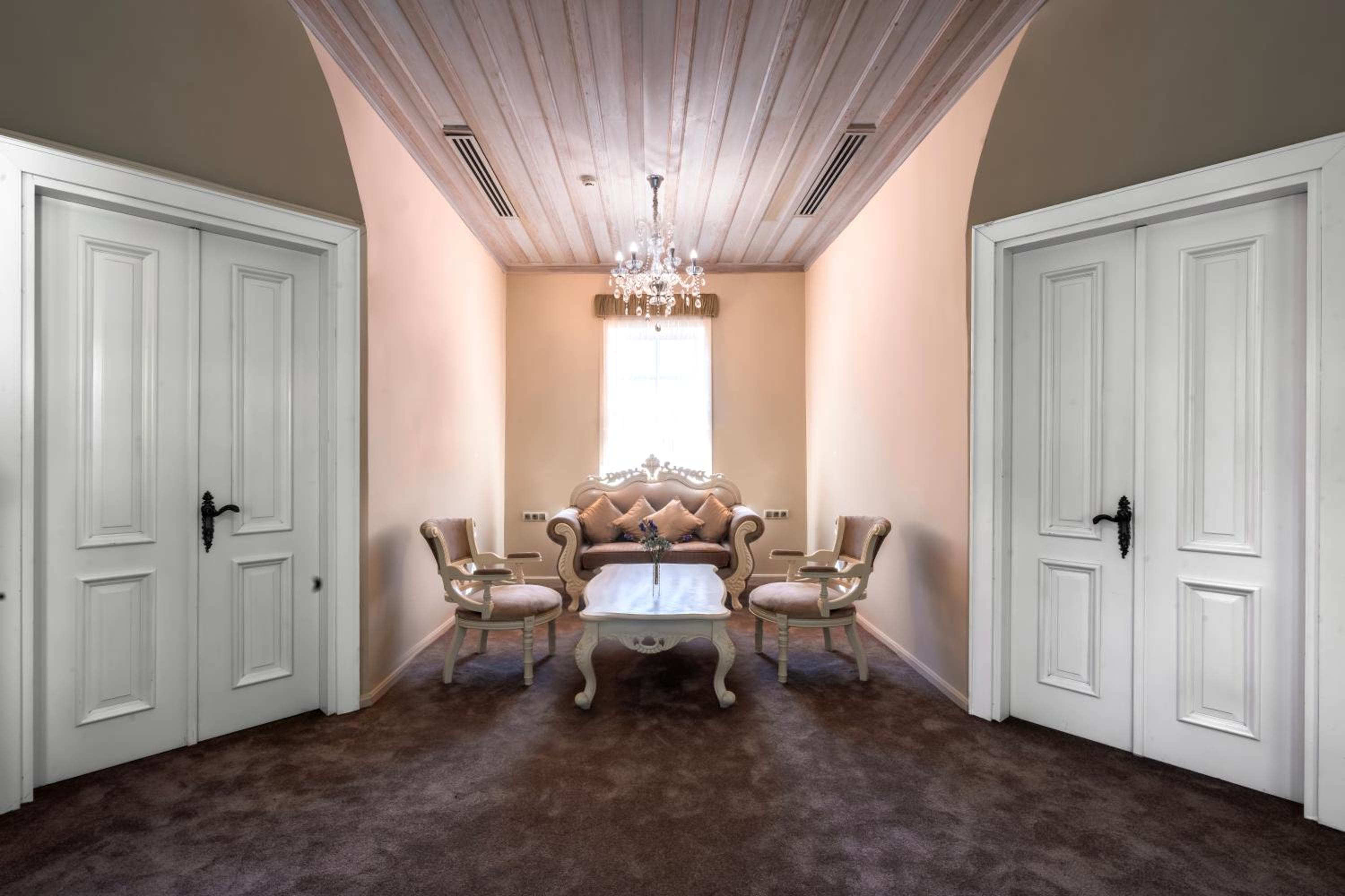 Elegance East Hotel - Image 30