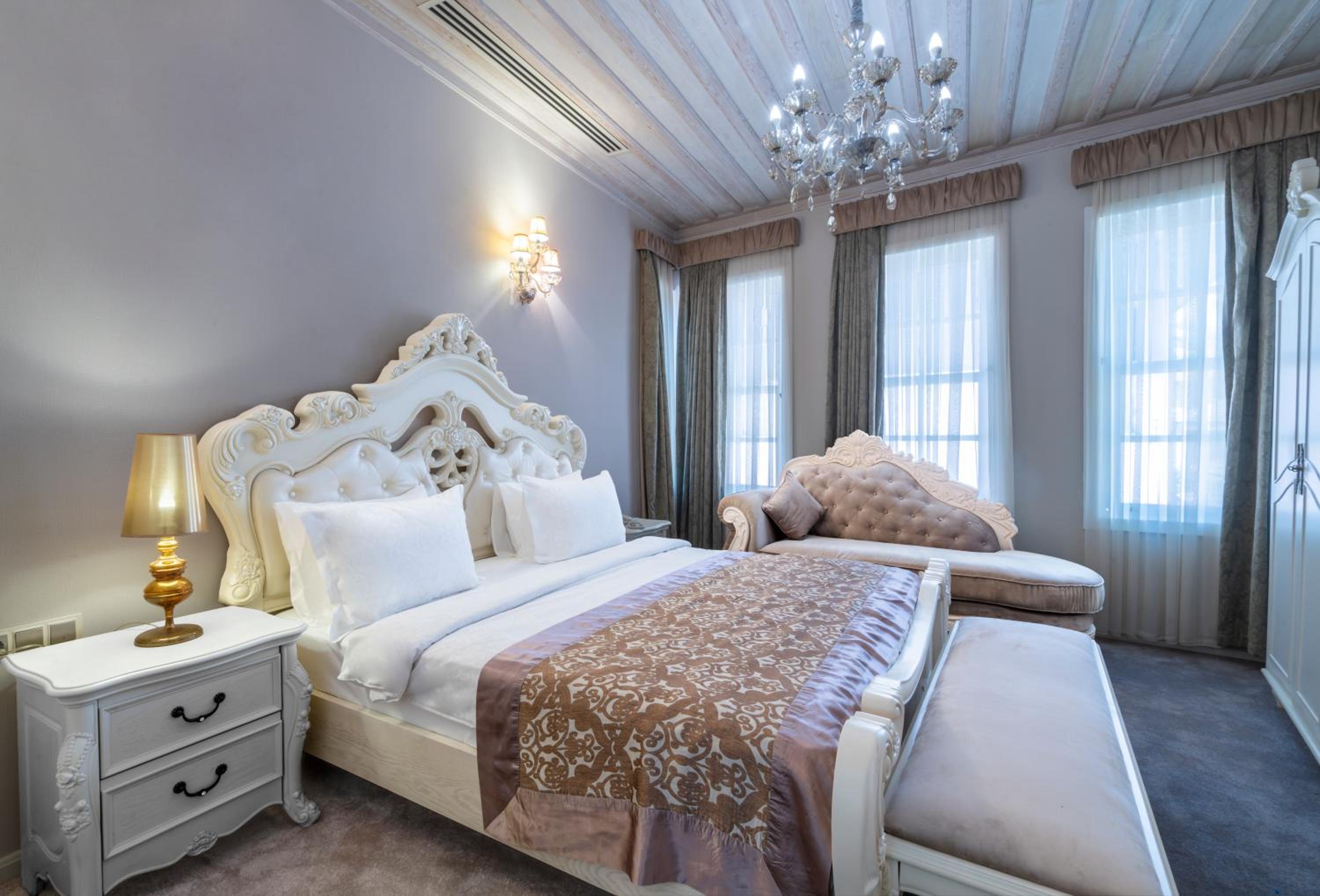 Elegance East Hotel - Image 34