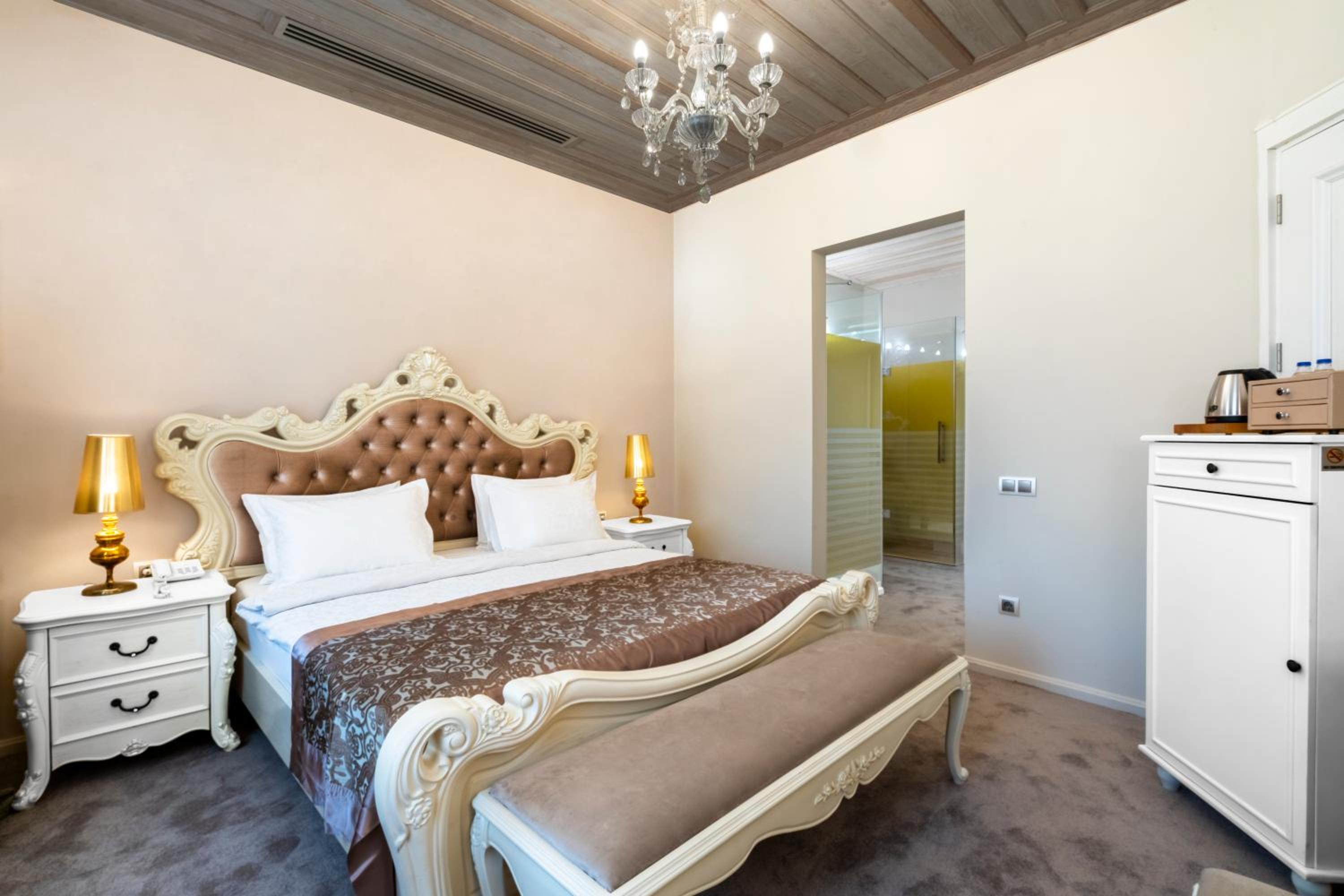 Elegance East Hotel - Image 35