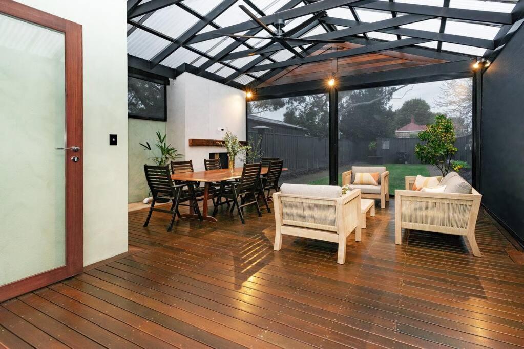Essex Cottage with garden, 2BR, near Adelaide Showground