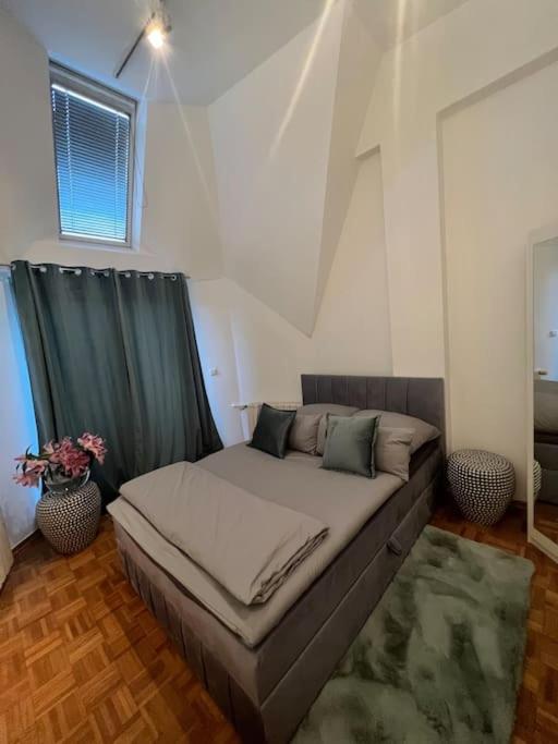 Central room near Kurfürstendamm