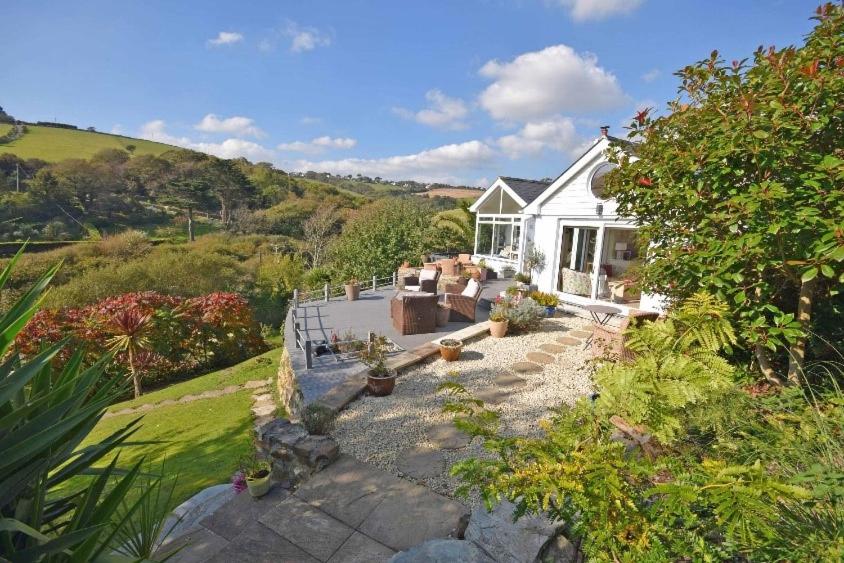 Beach Front House with Stunning Sea Views and Free Parking view 4