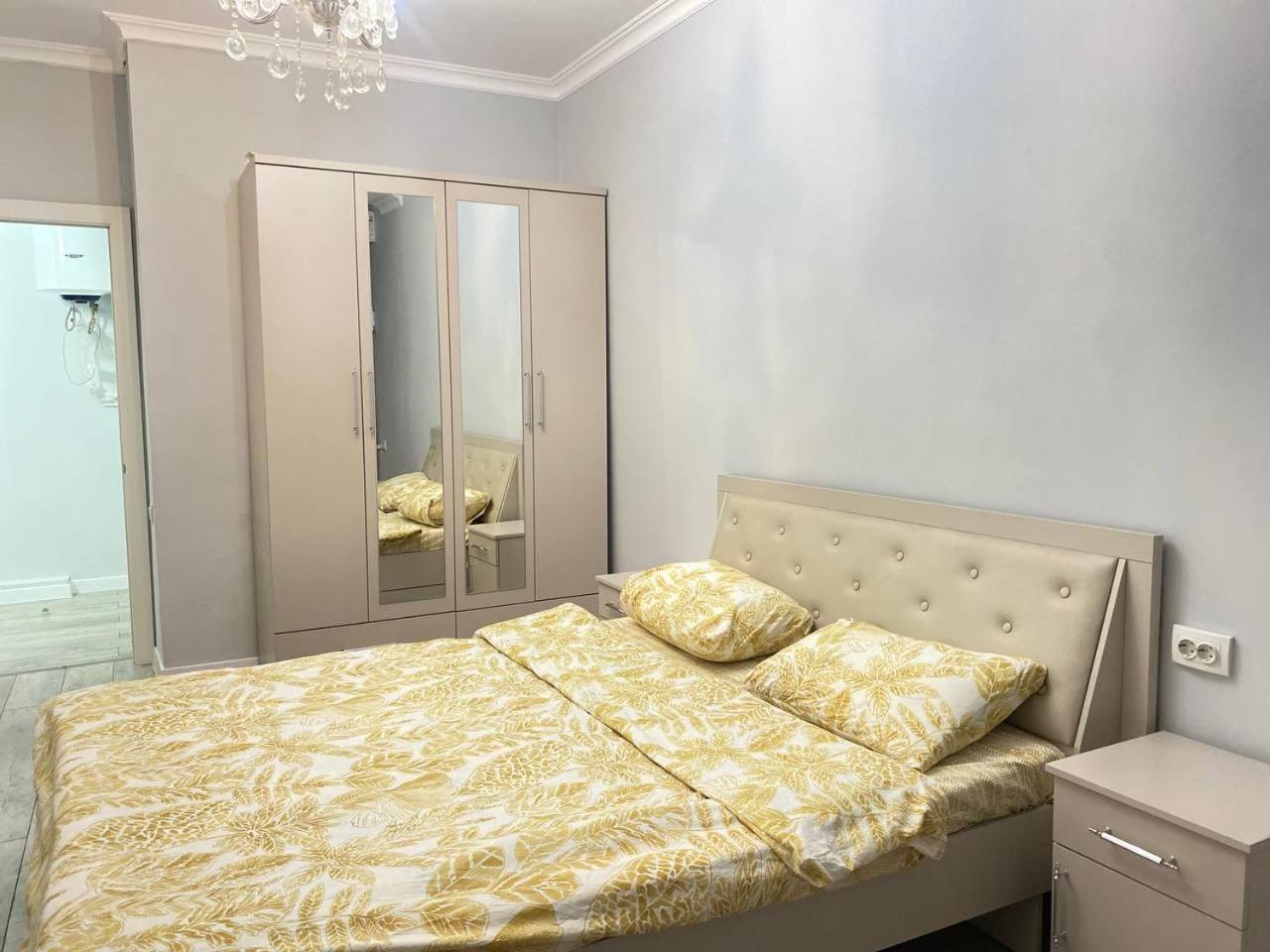 apartment on Yakova Logvinenko 12 view 3
