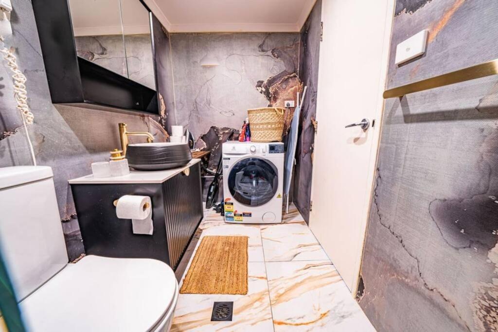 Stylish 1-Bedroom Stay with Balcony & Amenities