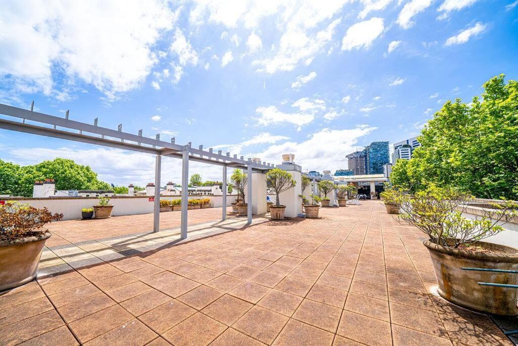 Stylish 1-Bedroom Stay with Balcony & Amenities