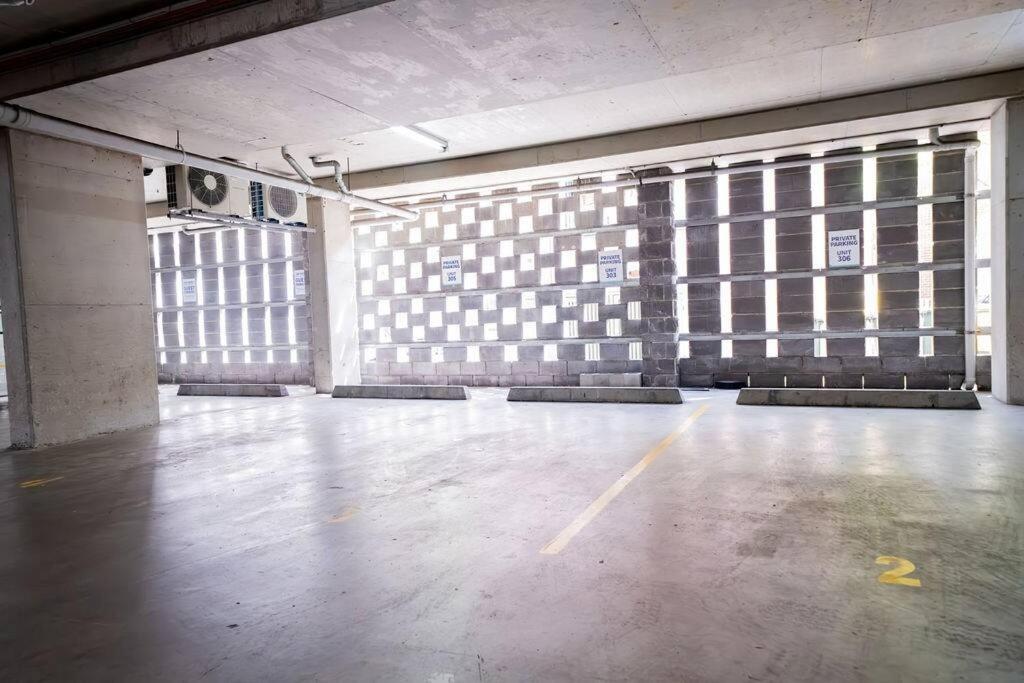 Stylish 1-Bedroom Stay with Balcony & Amenities
