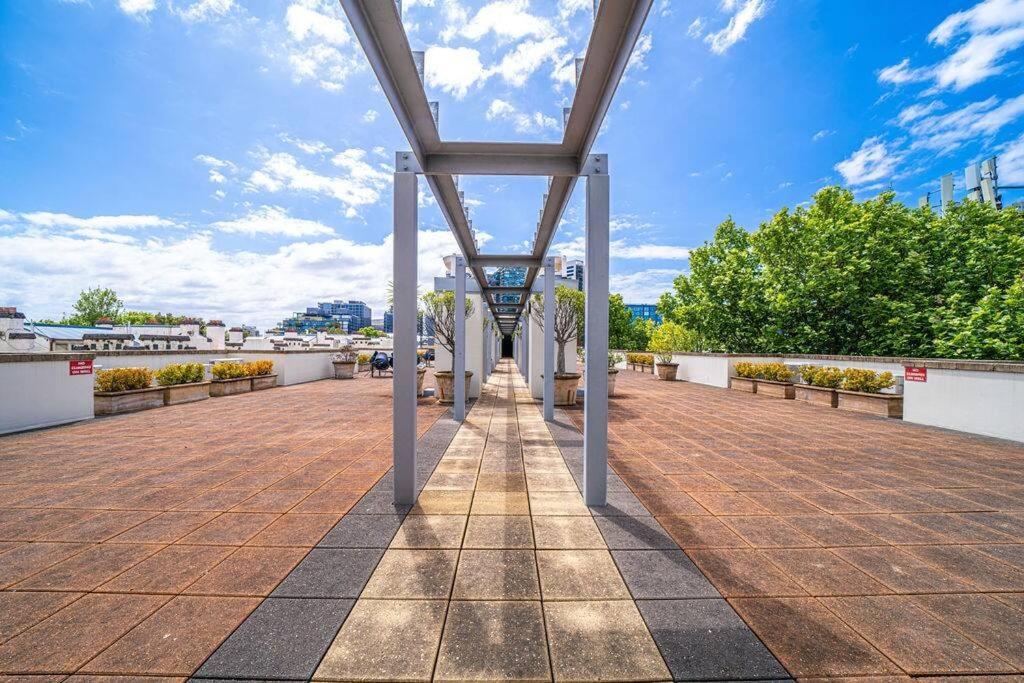 Stylish 1-Bedroom Stay with Balcony & Amenities