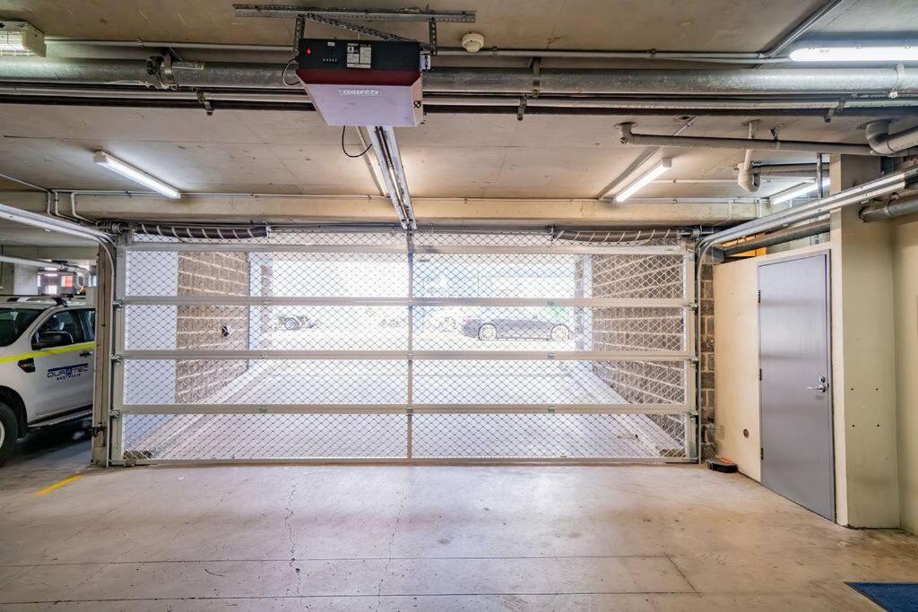 Stylish 1-Bedroom Stay with Balcony & Amenities