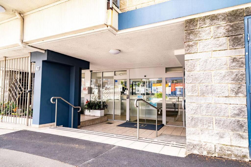 Stylish 1-Bedroom Stay with Balcony & Amenities