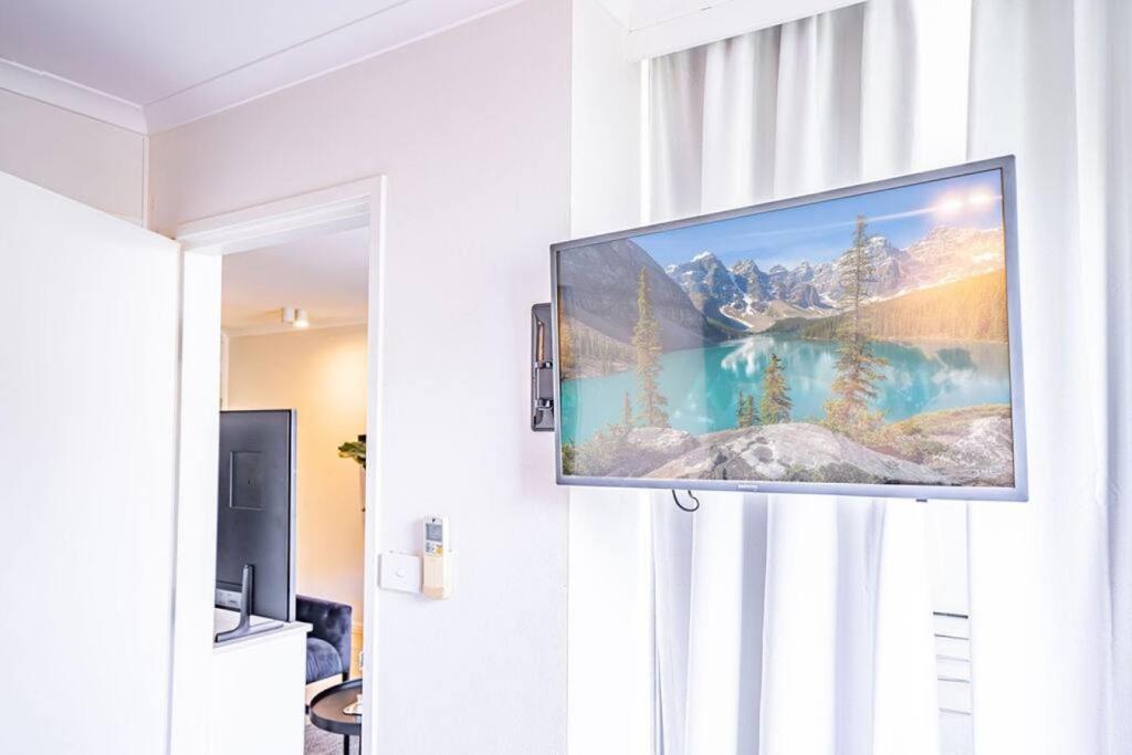 Stylish 1-Bedroom Stay with Balcony & Amenities