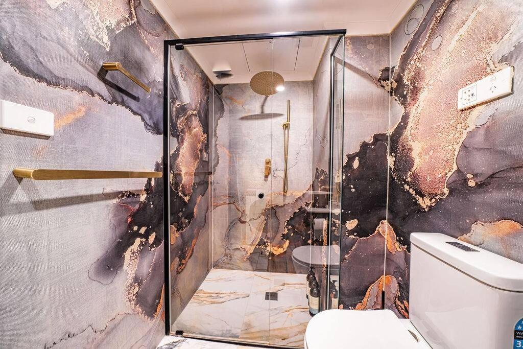 Stylish 1-Bedroom Stay with Balcony & Amenities