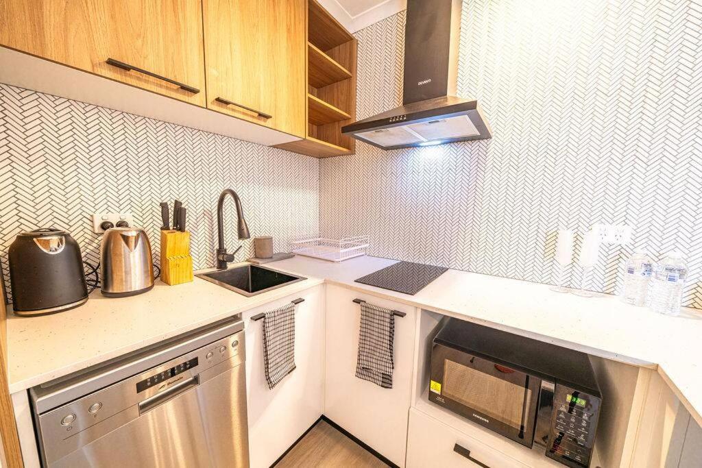Stylish 1-Bedroom Stay with Balcony & Amenities
