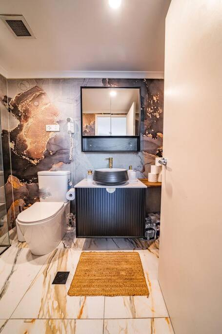 Stylish 1-Bedroom Stay with Balcony & Amenities