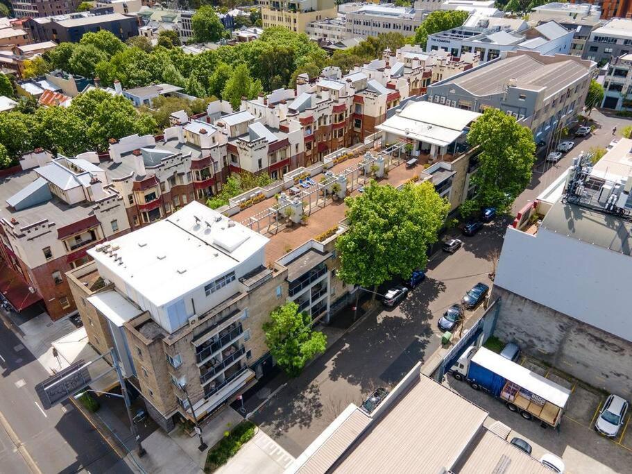 Stylish 1-Bedroom Stay with Balcony & Amenities