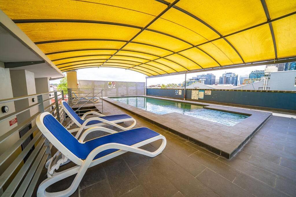 Stylish 1-Bedroom Stay with Balcony & Amenities