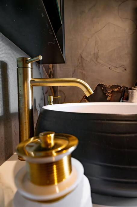 Stylish 1-Bedroom Stay with Balcony & Amenities