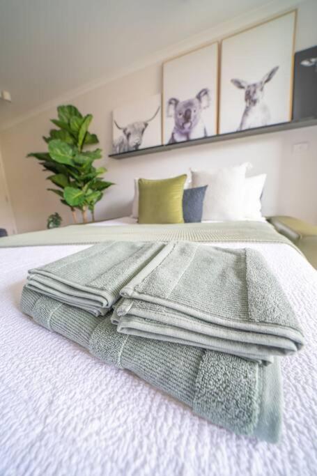 Stylish 1-Bedroom Stay with Balcony & Amenities