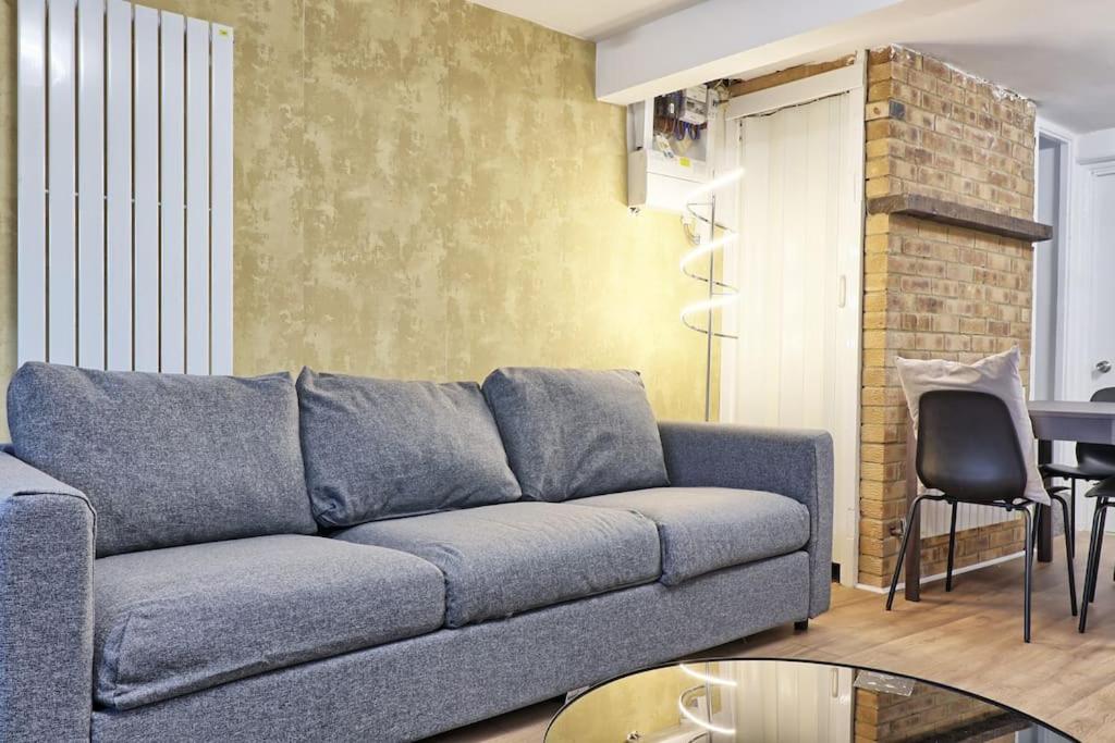 Essex - 4 Bedroom house-Broomfield Chelmsford view 2
