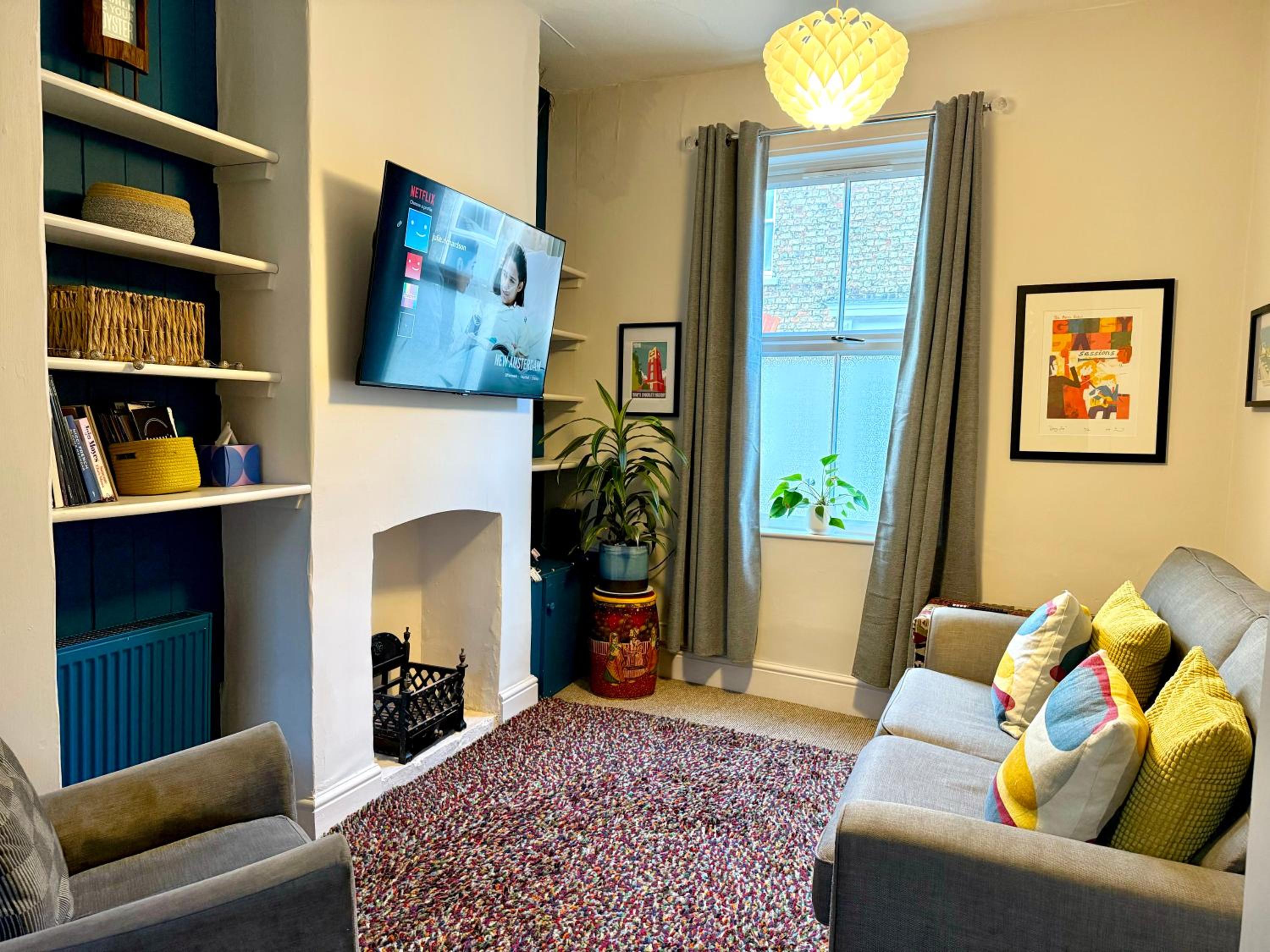 Comfy Home within City Wall, 10 mins Walk to Centre, Attractions & Railway Station view 5