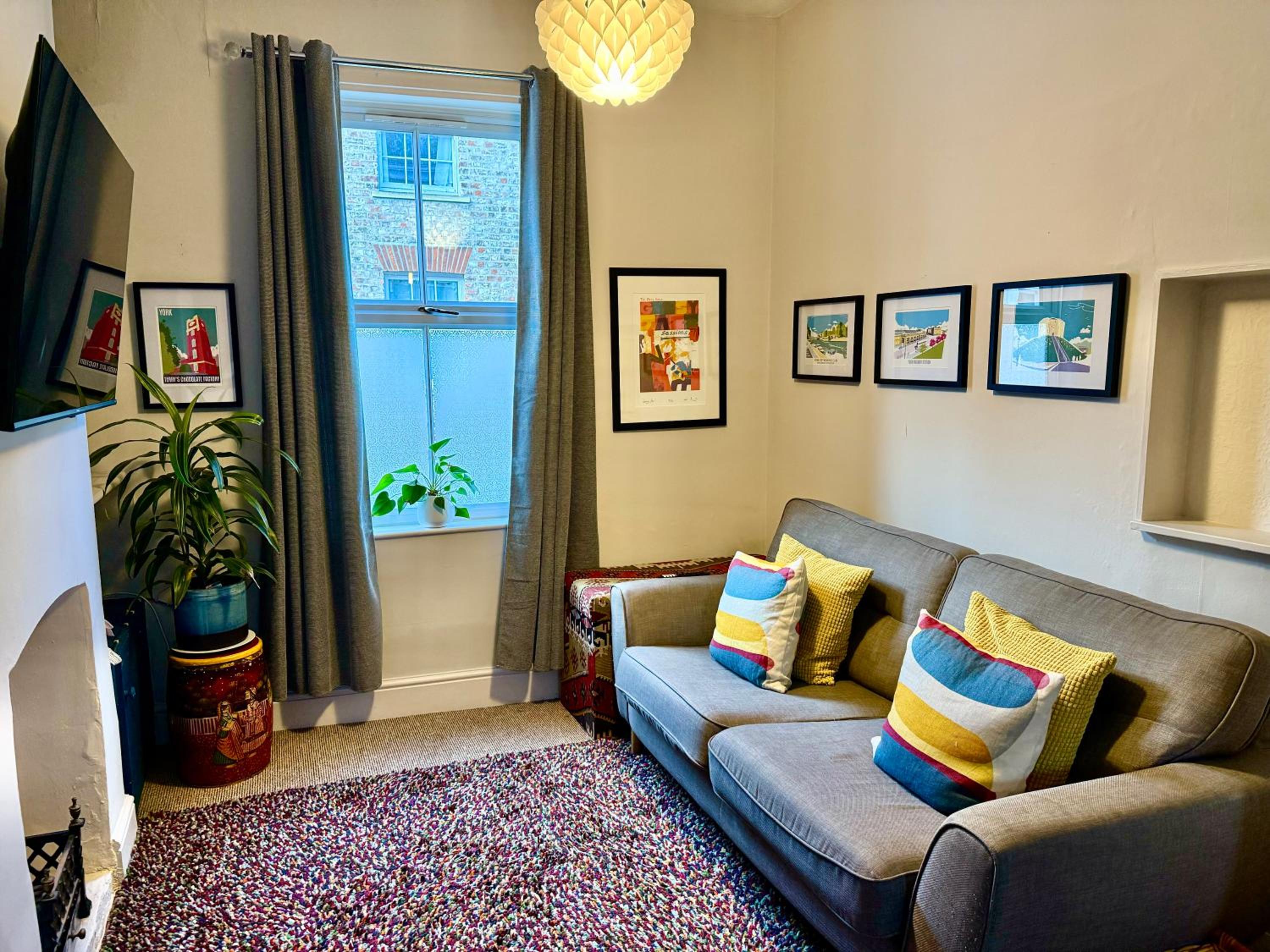 Comfy Home within City Wall, 10 mins Walk to Centre, Attractions & Railway Station view 4