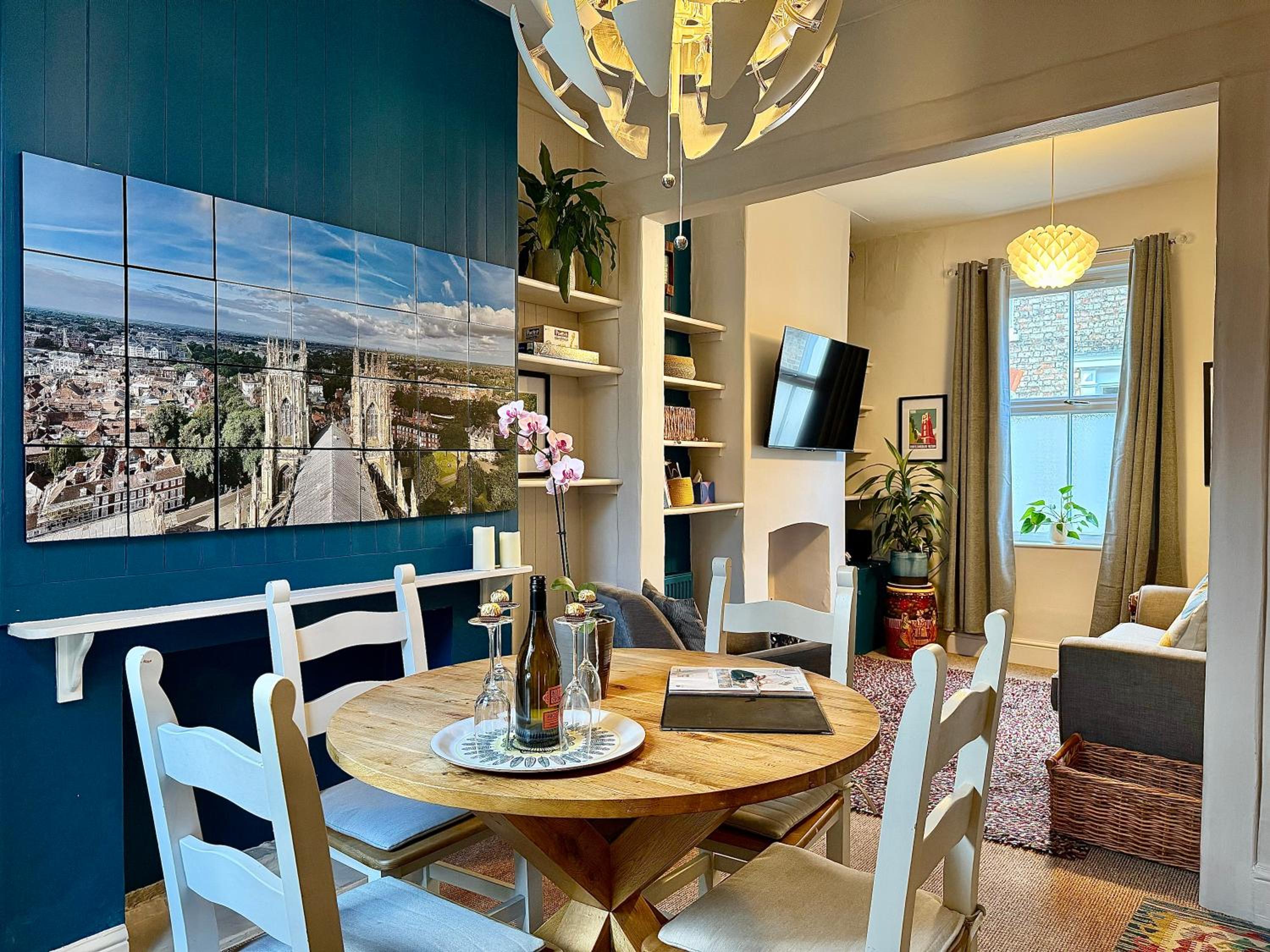 Comfy Home within City Wall, 10 mins Walk to Centre, Attractions & Railway Station view 3