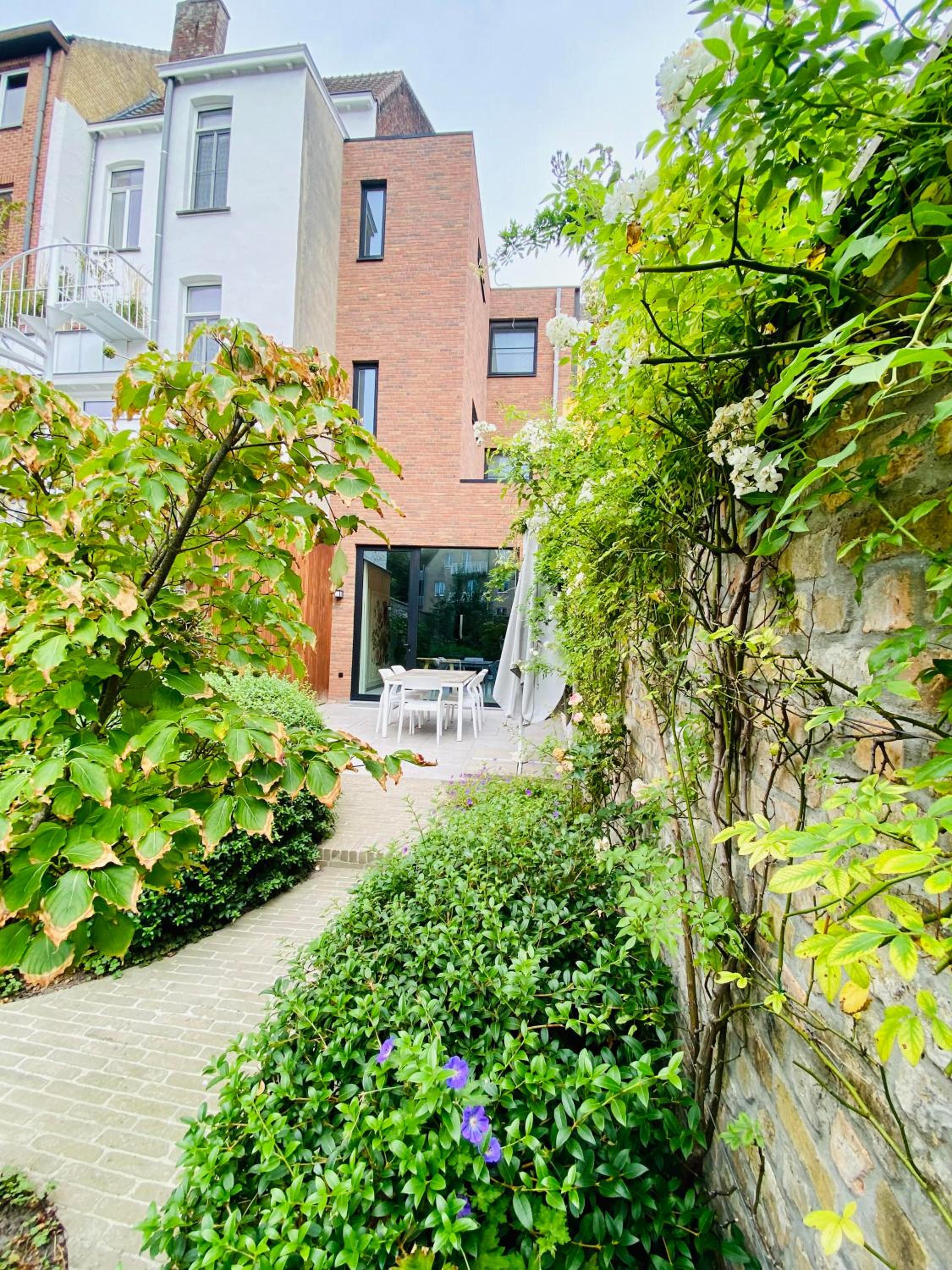 Blossom & Bloom - 3BR House with Garden near Centre