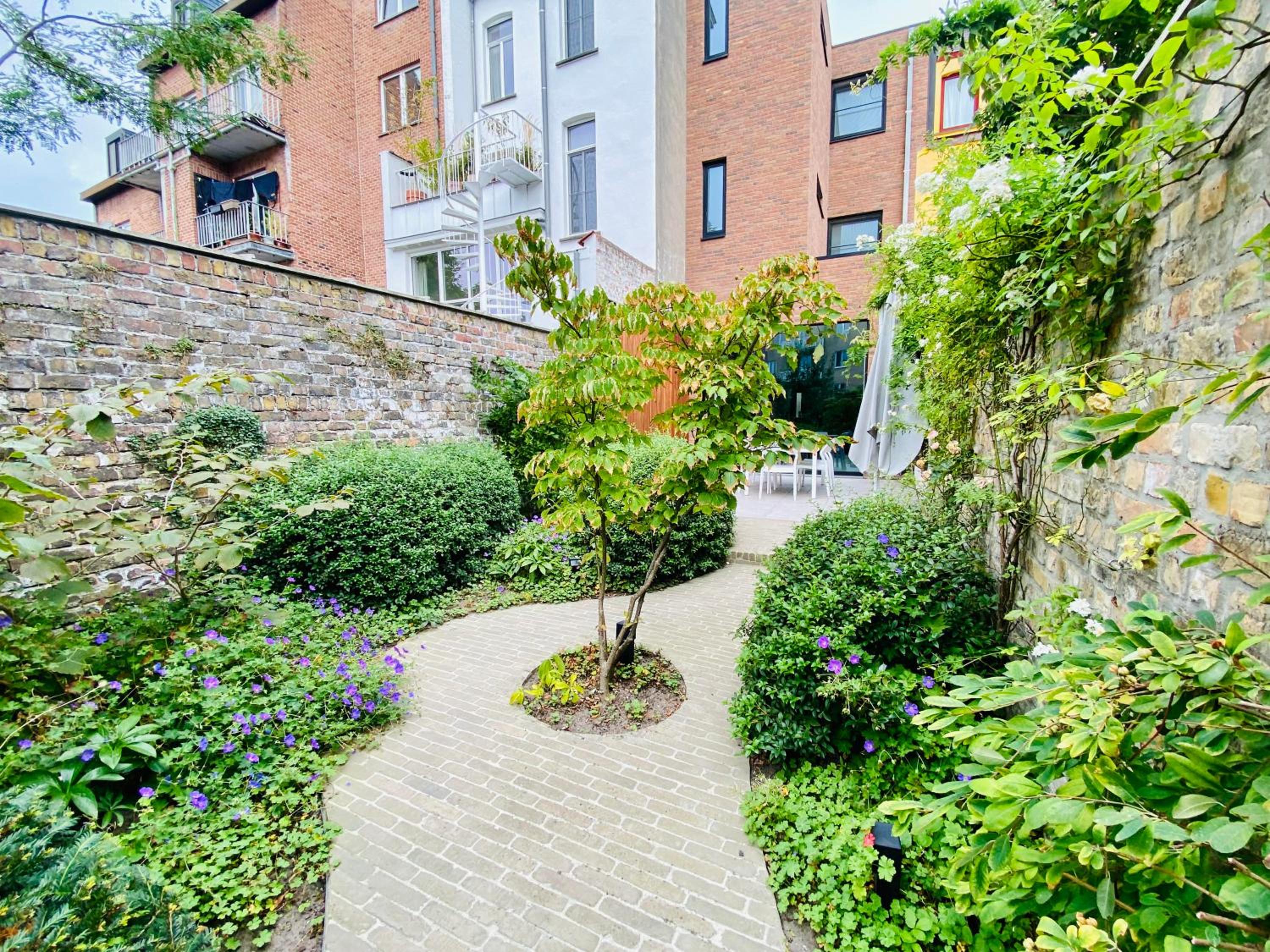 Blossom & Bloom - 3BR House with Garden near Centre