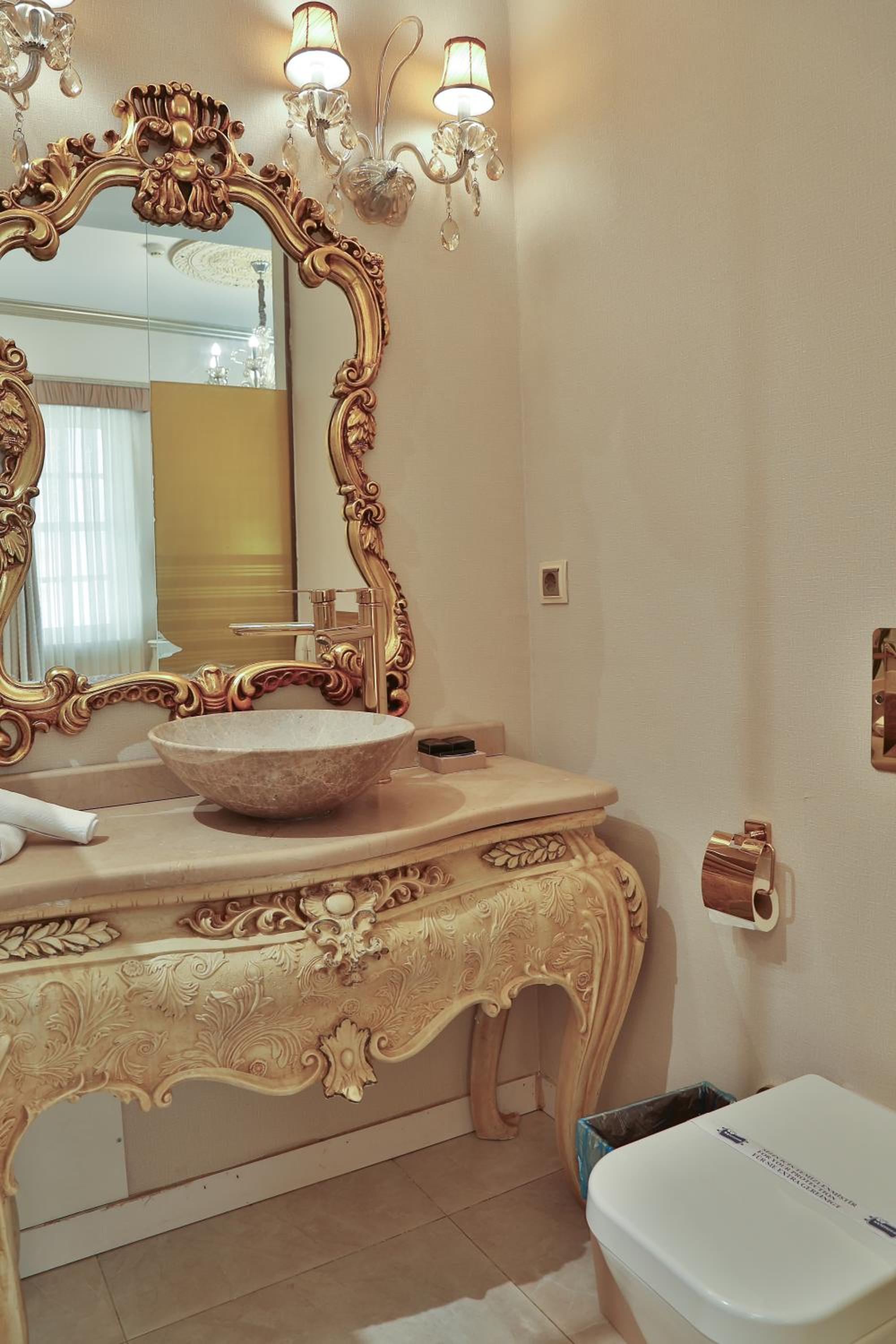 Elegance East Hotel - Image 40