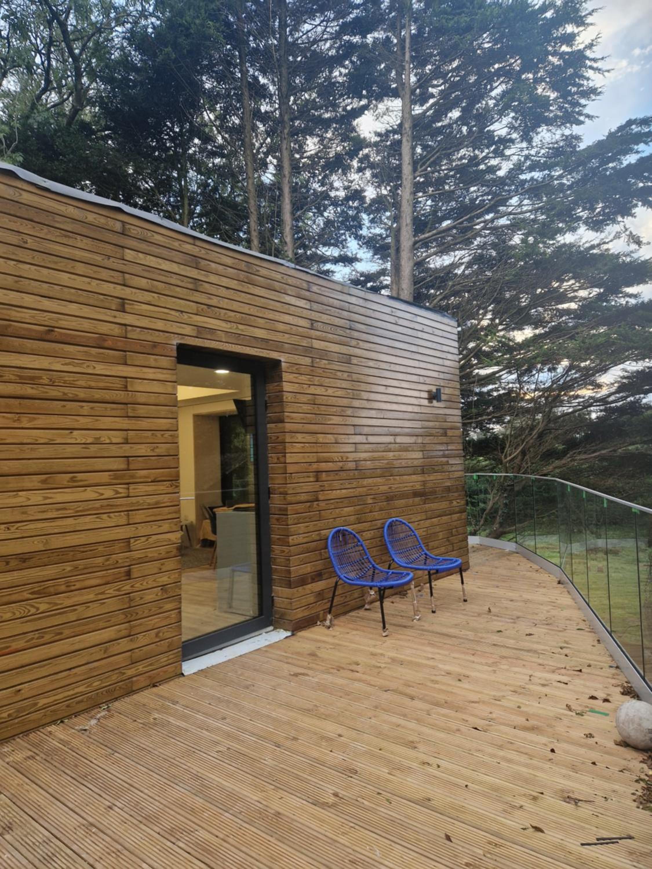 Ty Branwen- Luxury Woodland Lodge with Stunning Views
