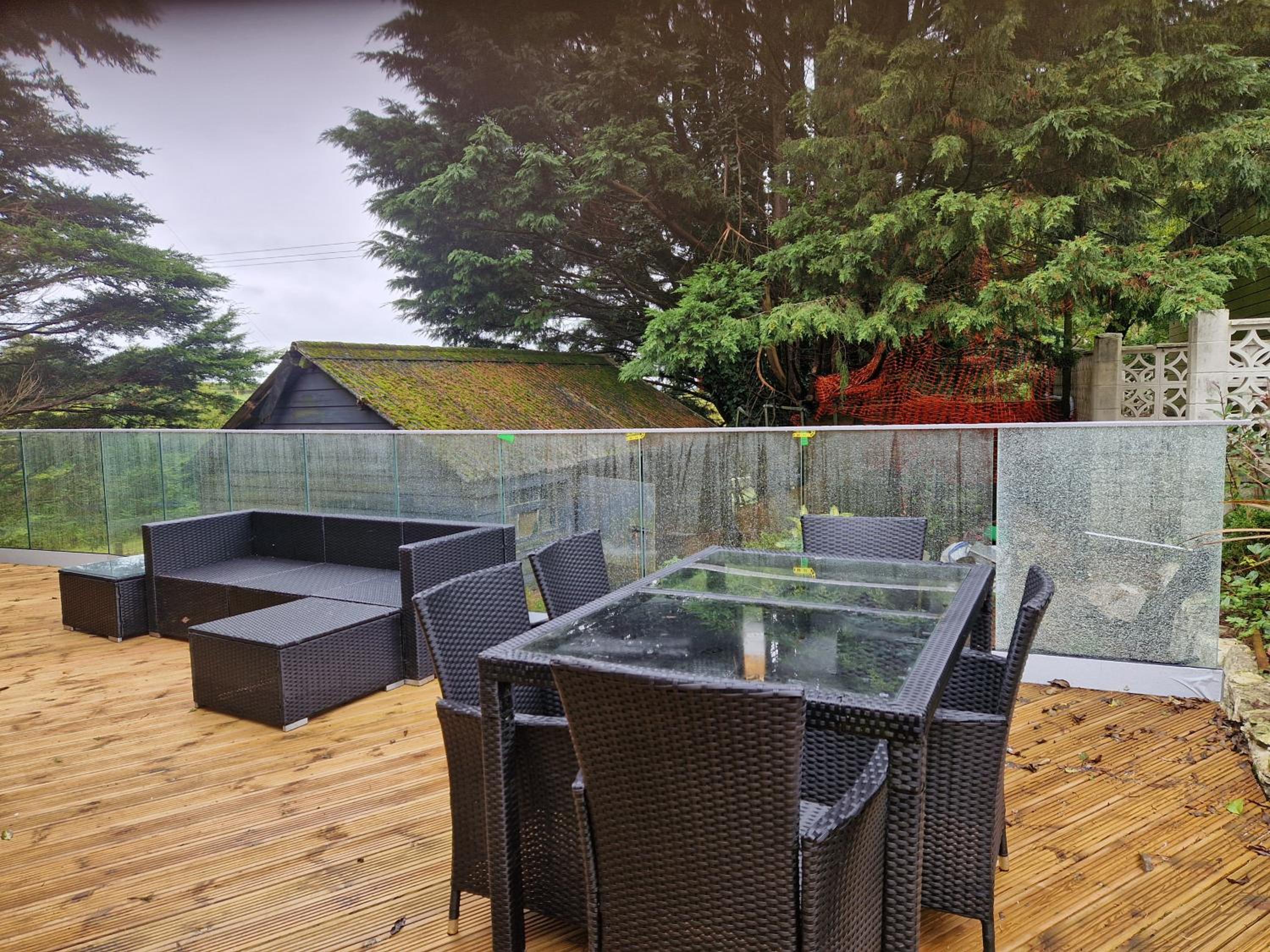 Ty Branwen- Luxury Woodland Lodge with Stunning Views