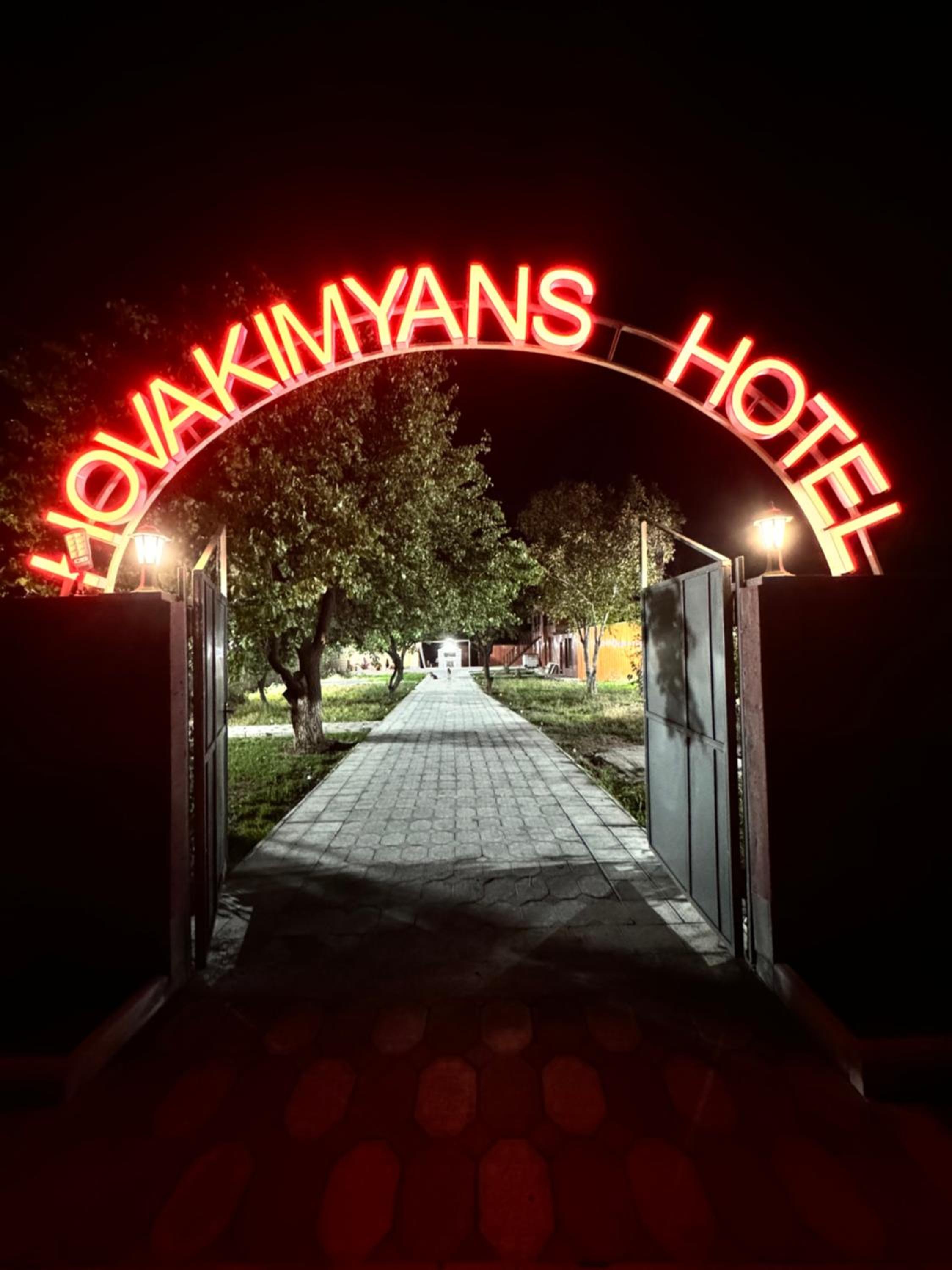Hovakimyans Hotel And Pool EVN