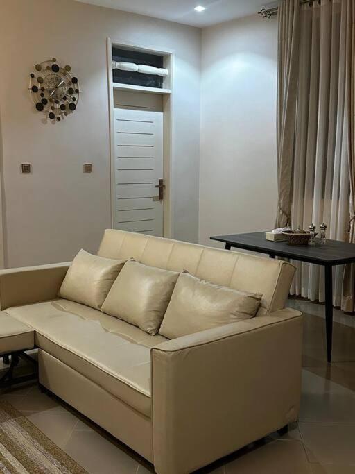 Cozy 1BR Apt in Kajjansi Airstrip Entebbe