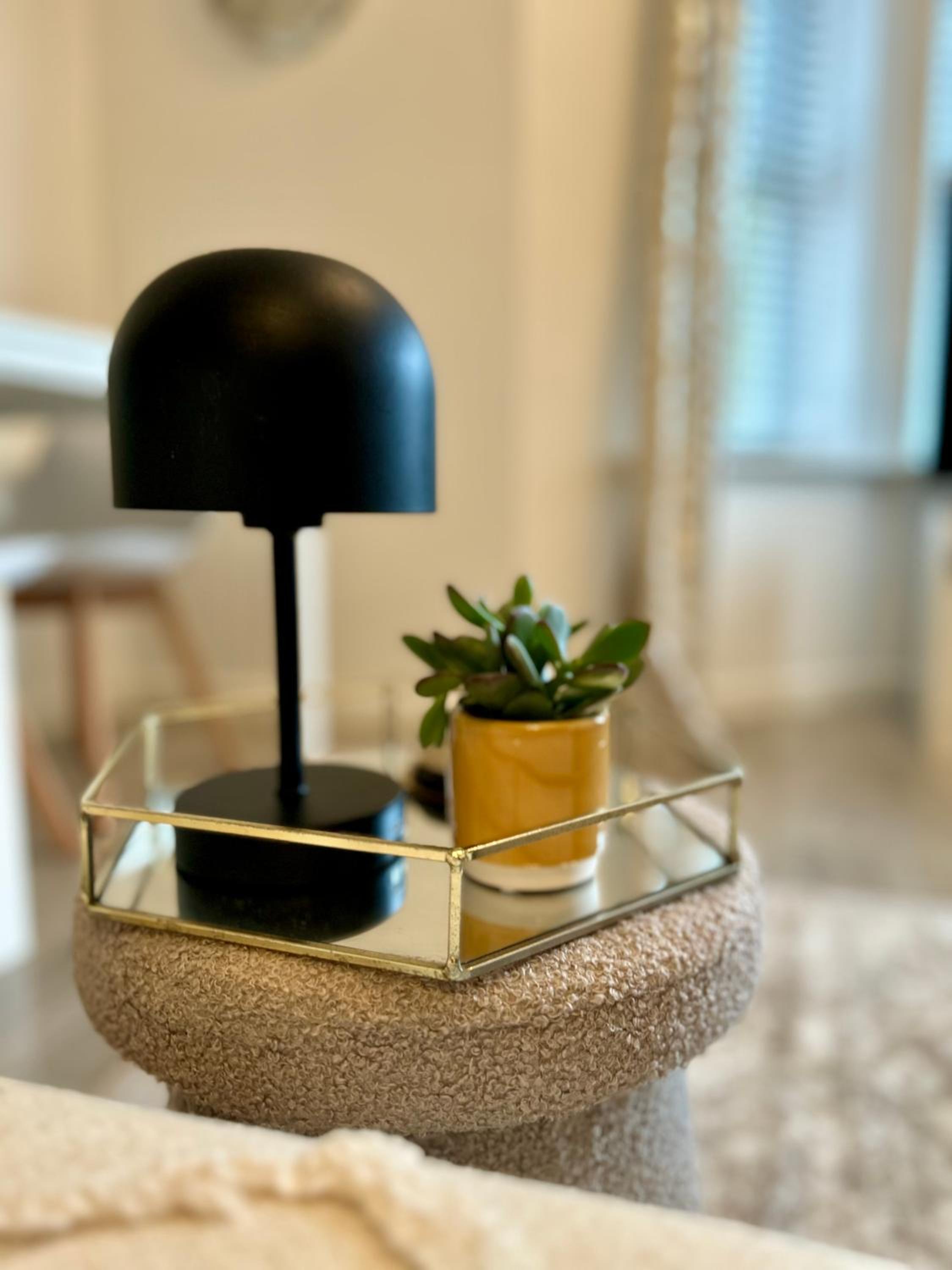 Modern 2 Bed Apartment With Free Parking And Netflix view 2