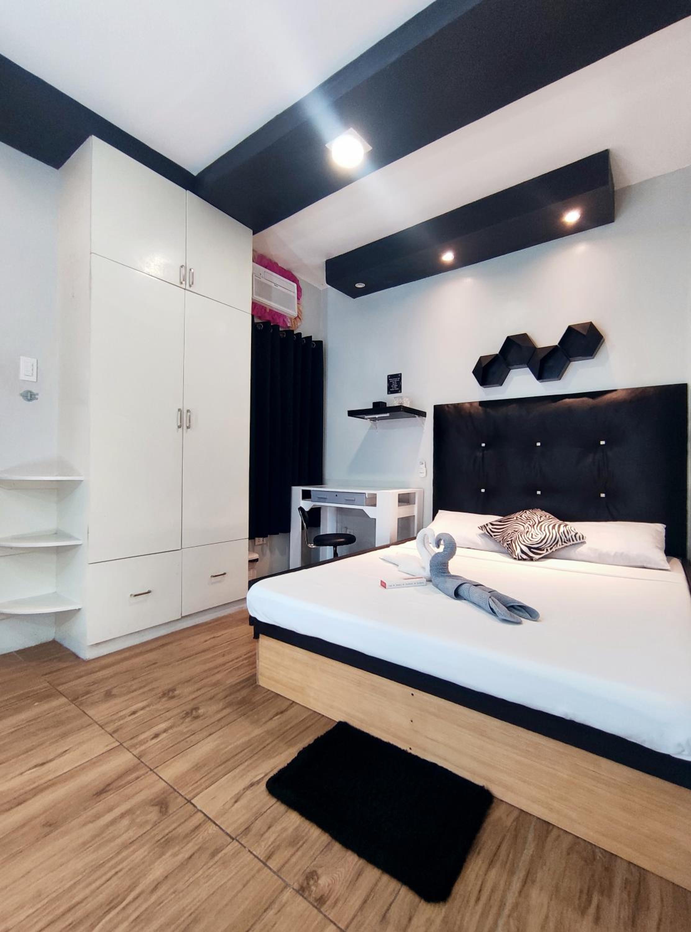 SNOW Apartment - Near Clark International Airport and Dinosaurs Island view 2