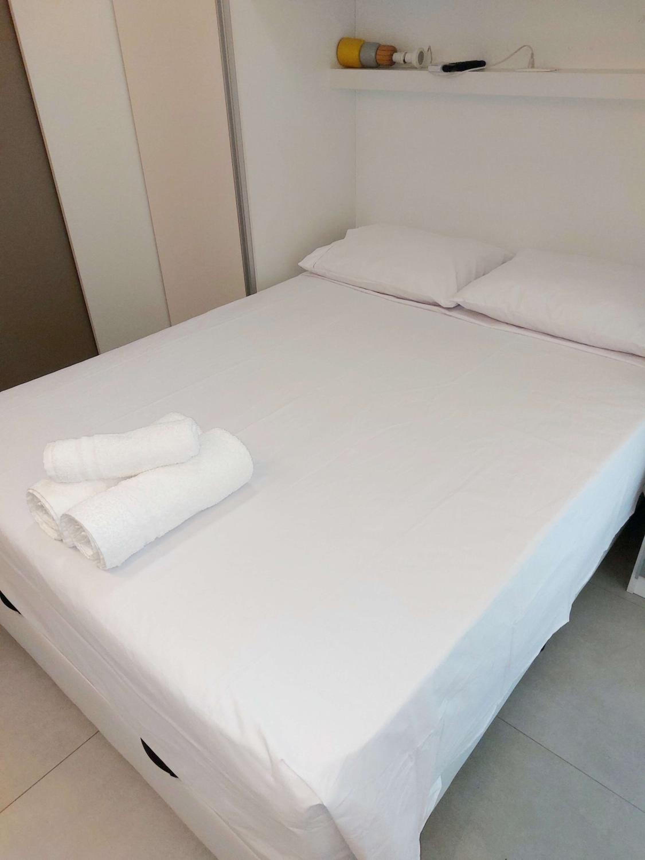 TEM TUDO Piscina Academia Sauna Squash