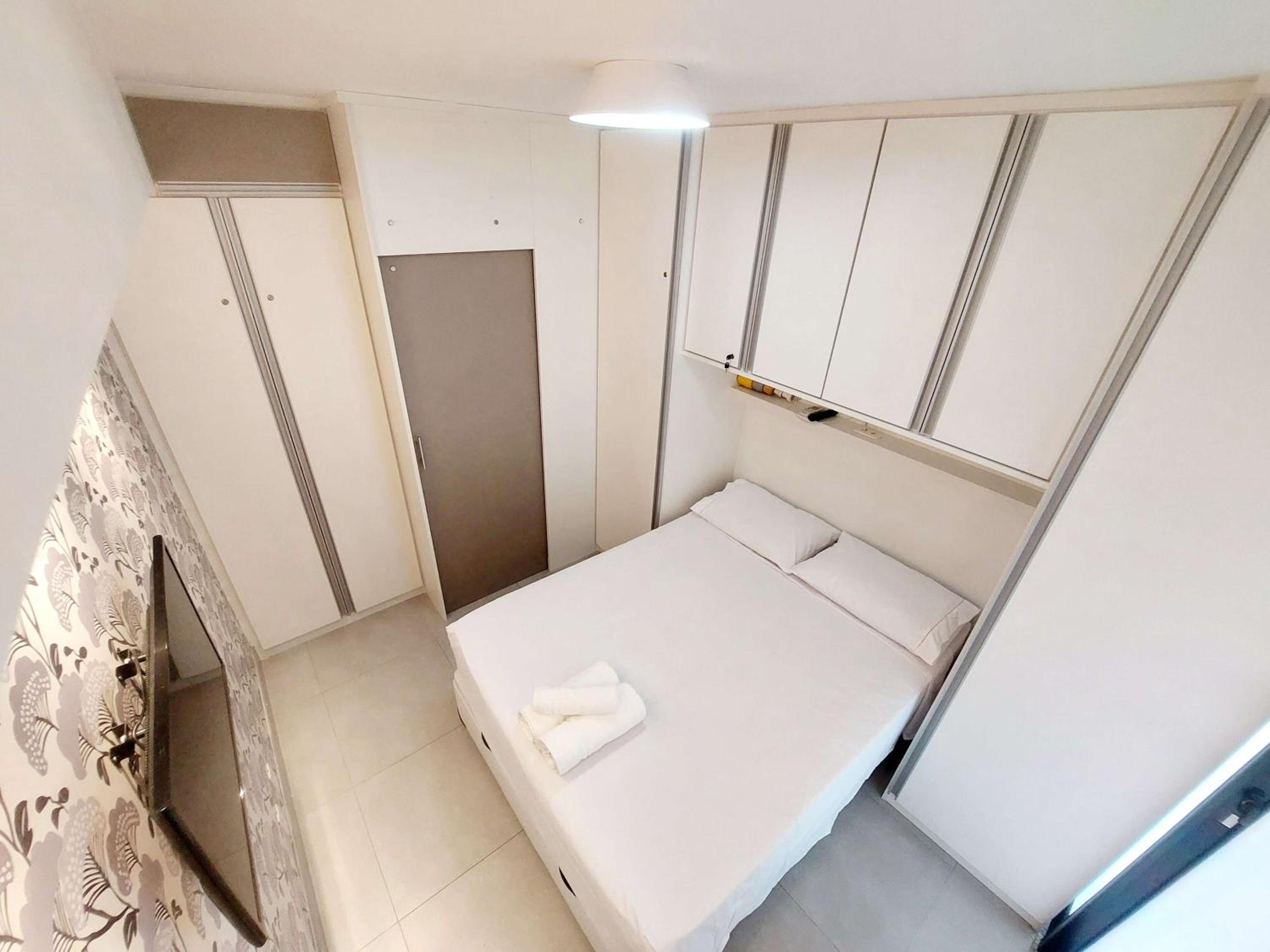TEM TUDO Piscina Academia Sauna Squash
