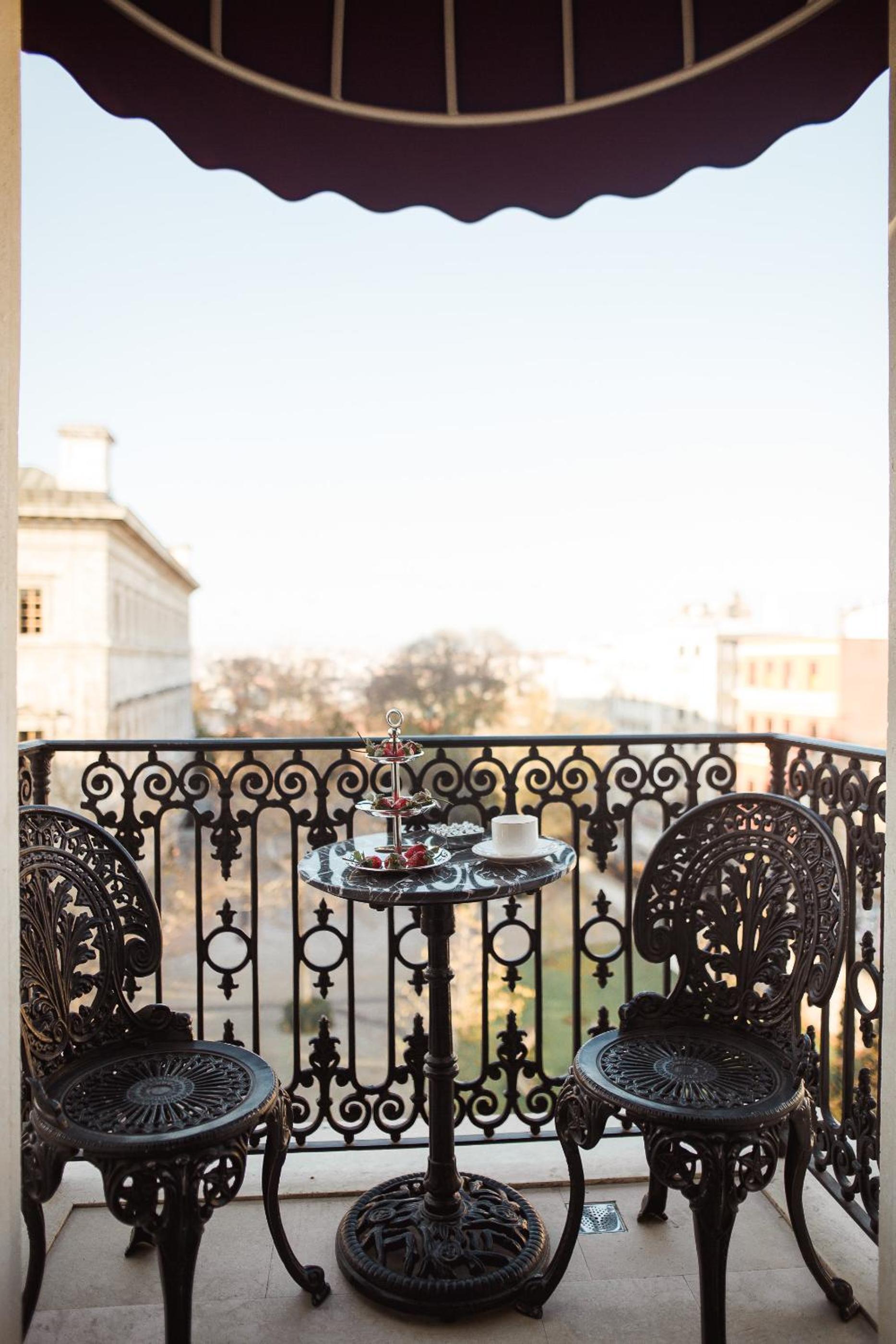 Maroon Otel Pera - Image 44